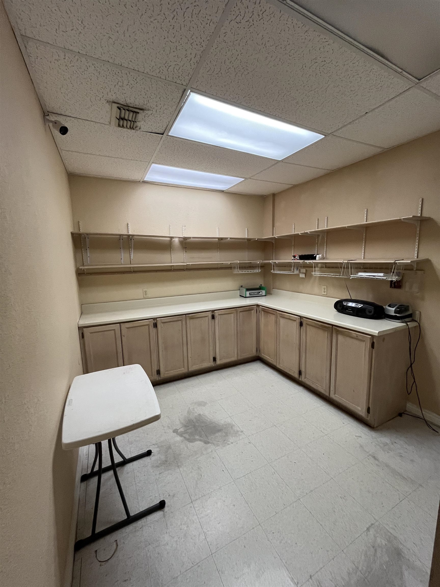 102 W Calton Rd Property Photo 16