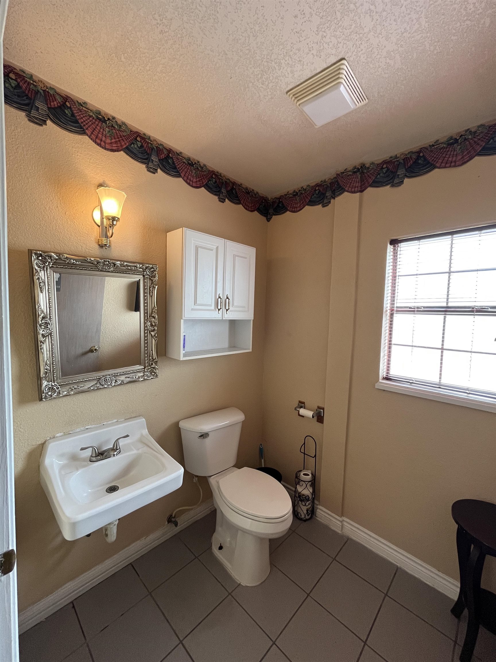 102 W Calton Rd Property Photo 17