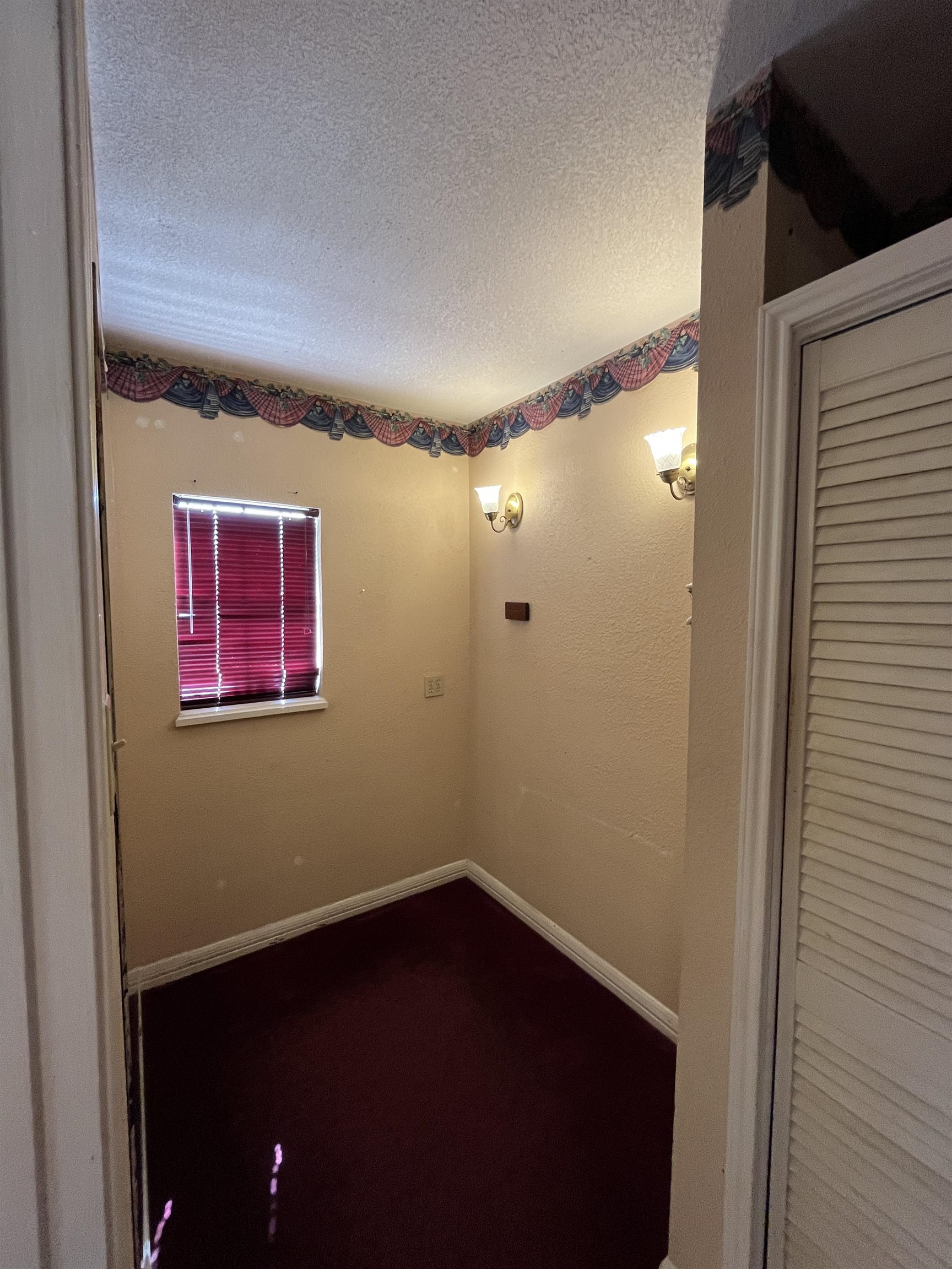 102 W Calton Rd Property Photo 18
