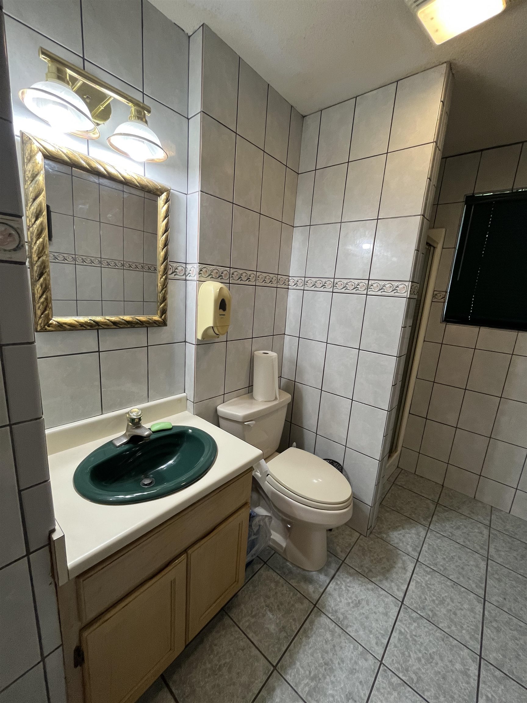102 W Calton Rd Property Photo 26