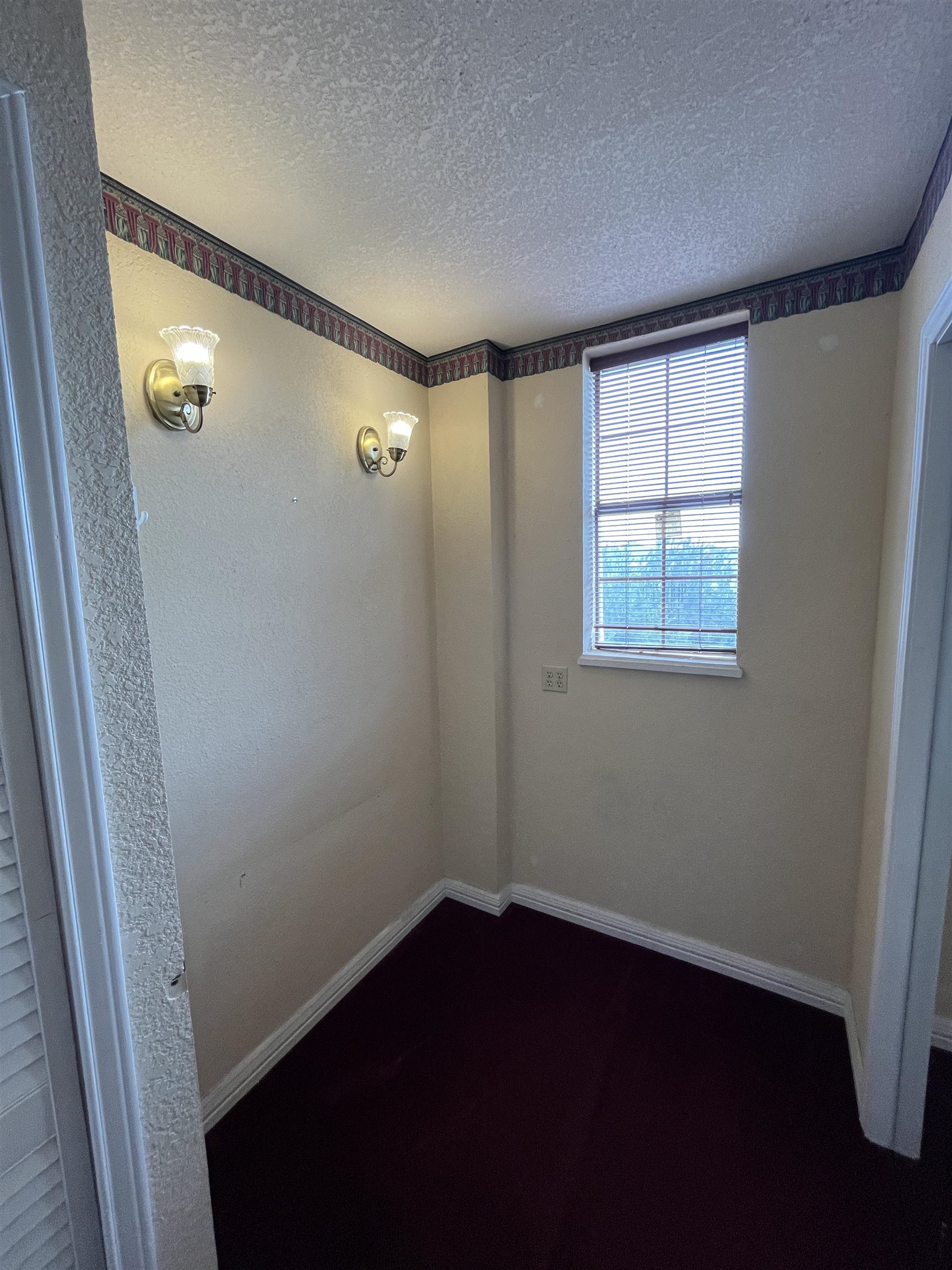 102 W Calton Rd Property Photo 37