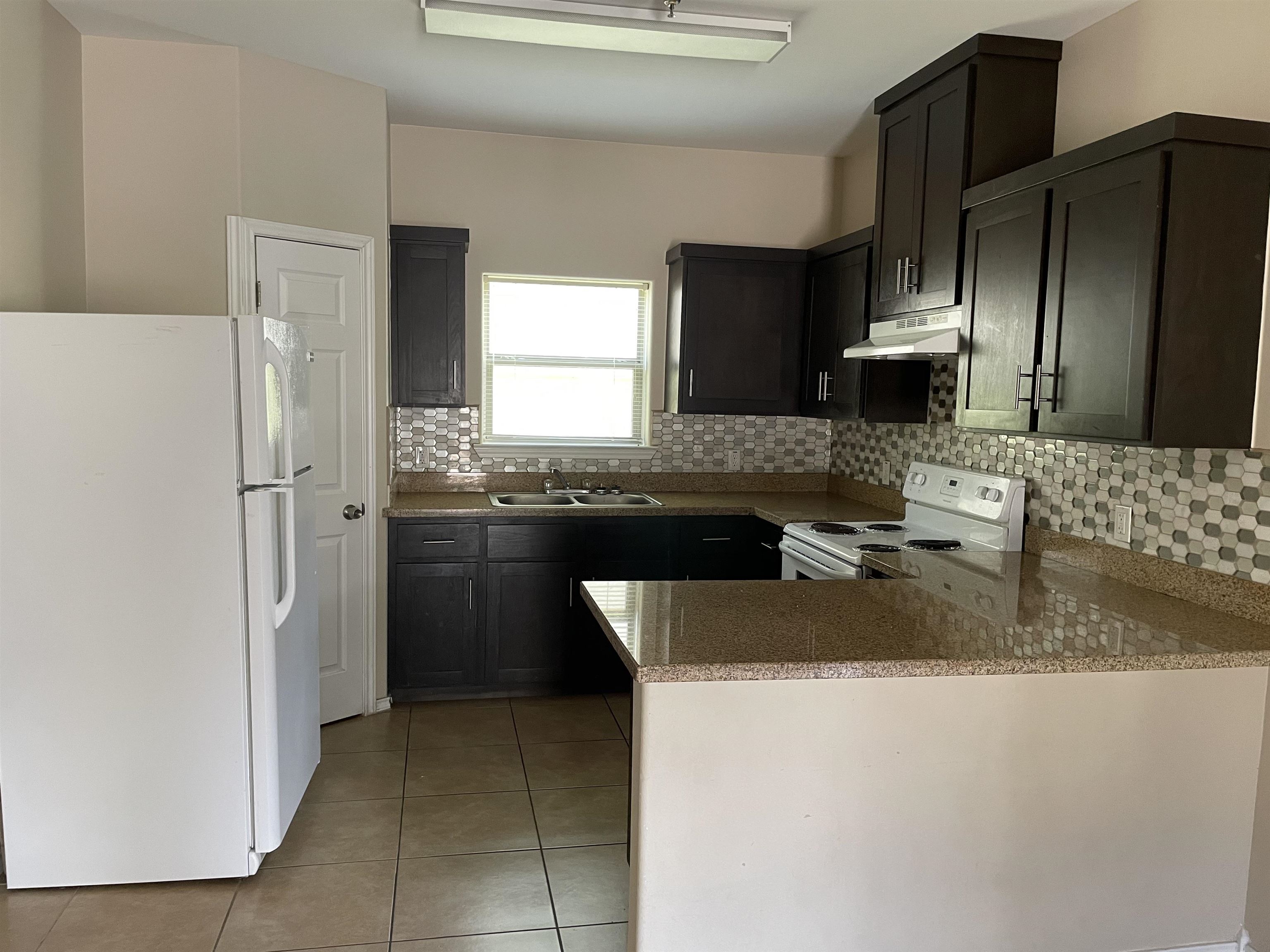 5402 Marcella Ave #103a Property Photo 5