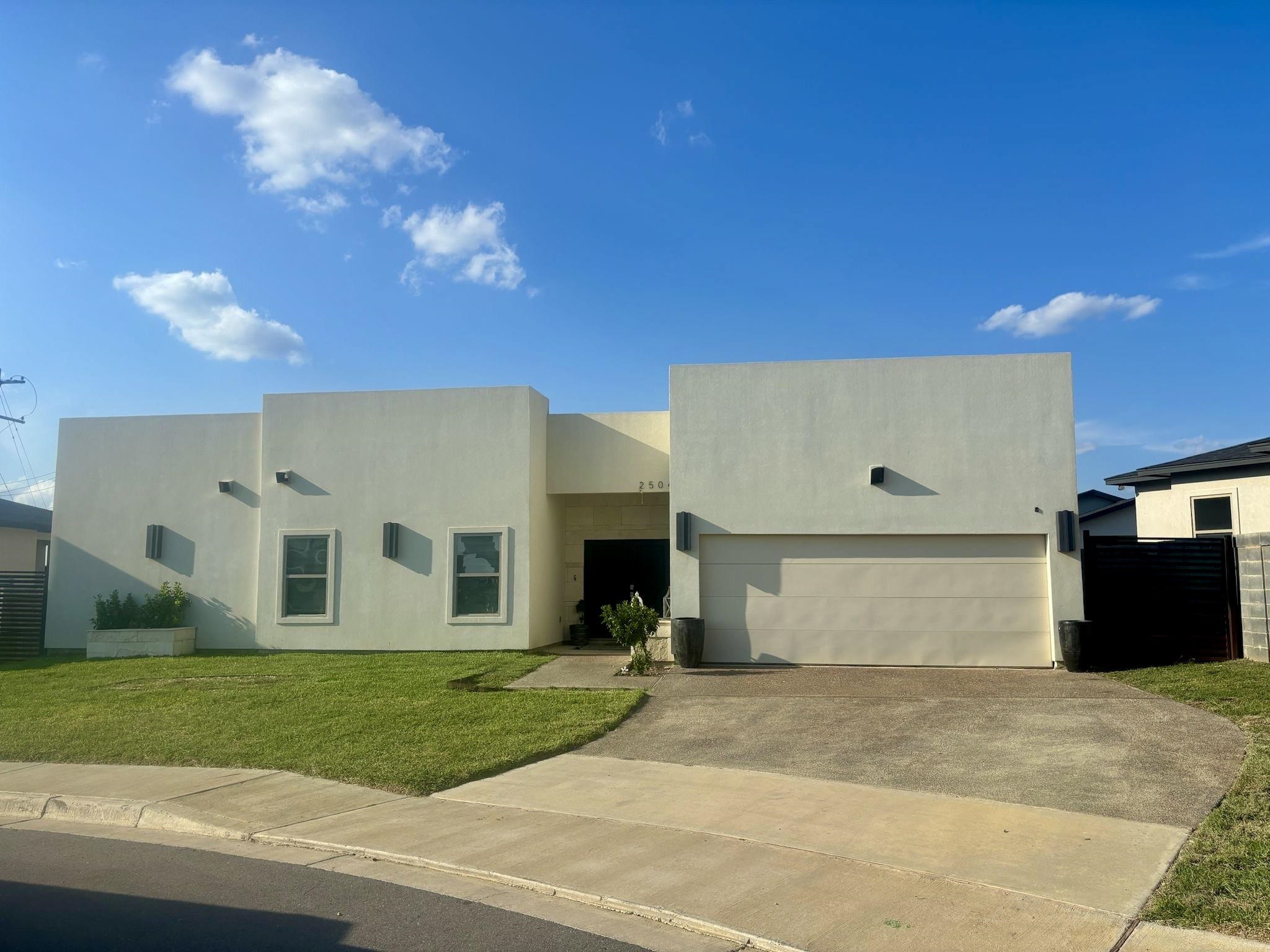 2504 Brandon St Property Photo 1