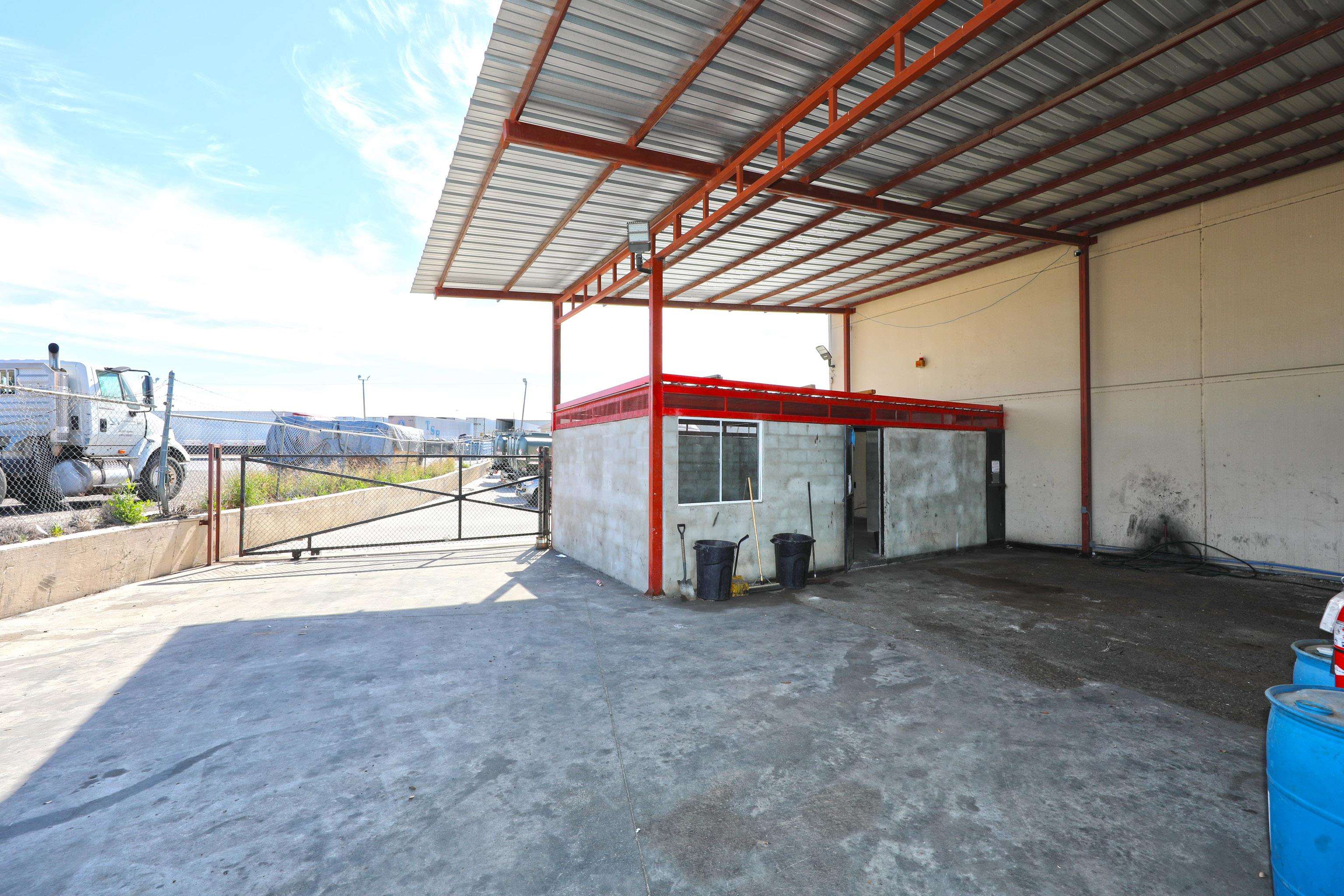 301 Grand Central Blvd Property Photo 5