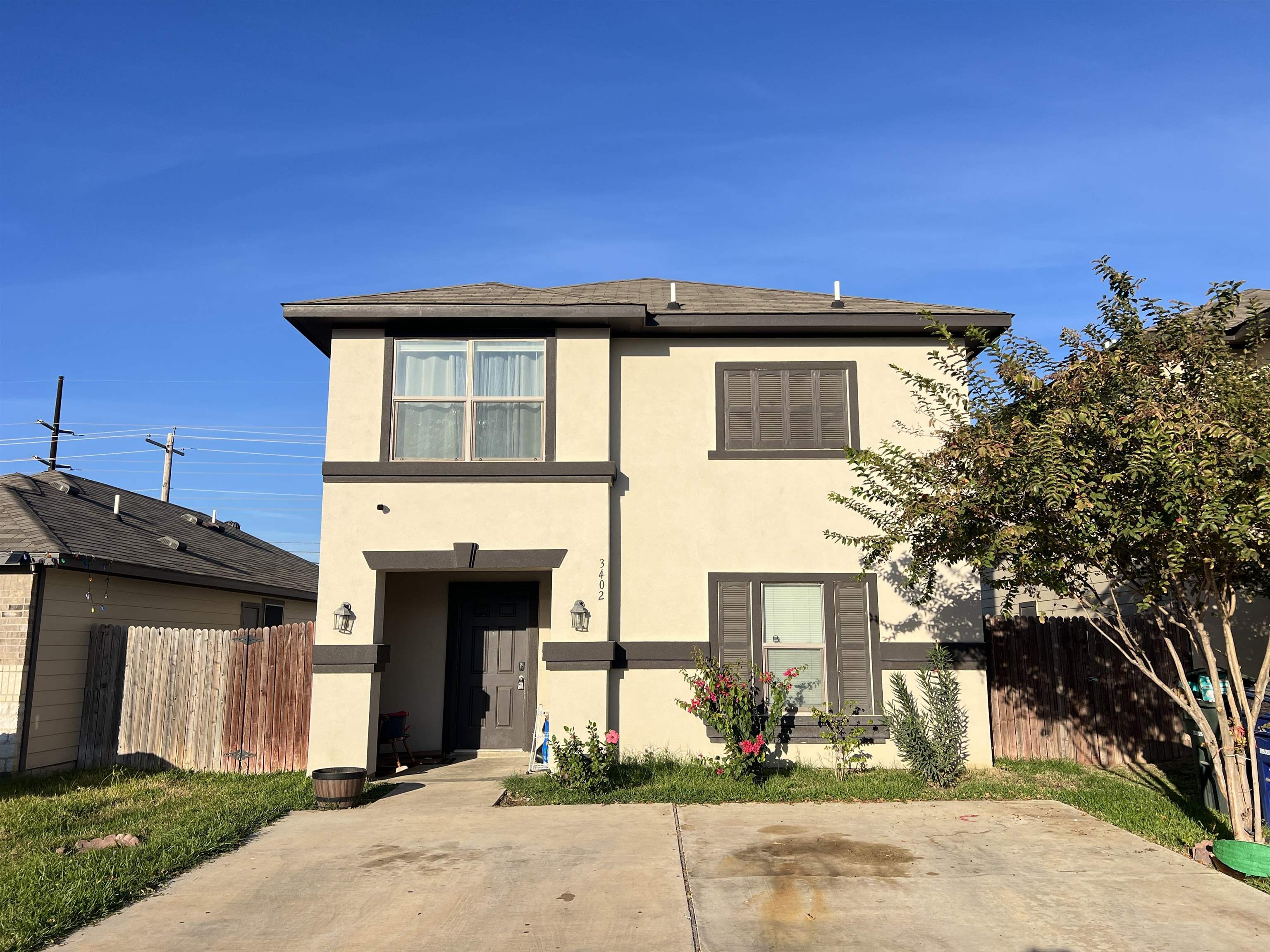 3402 La Terraza Way Property Photo 1