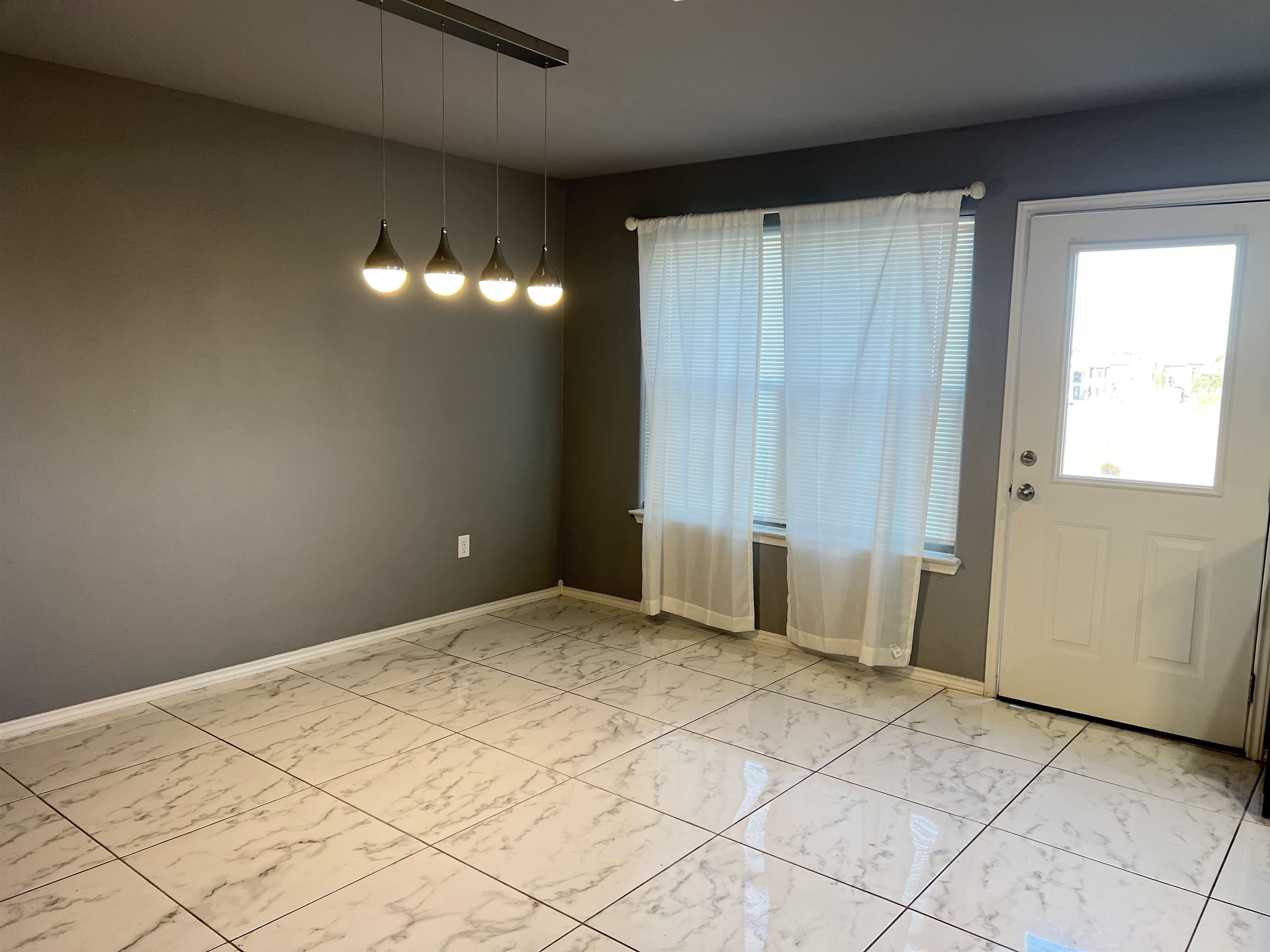 3402 La Terraza Way Property Photo 4
