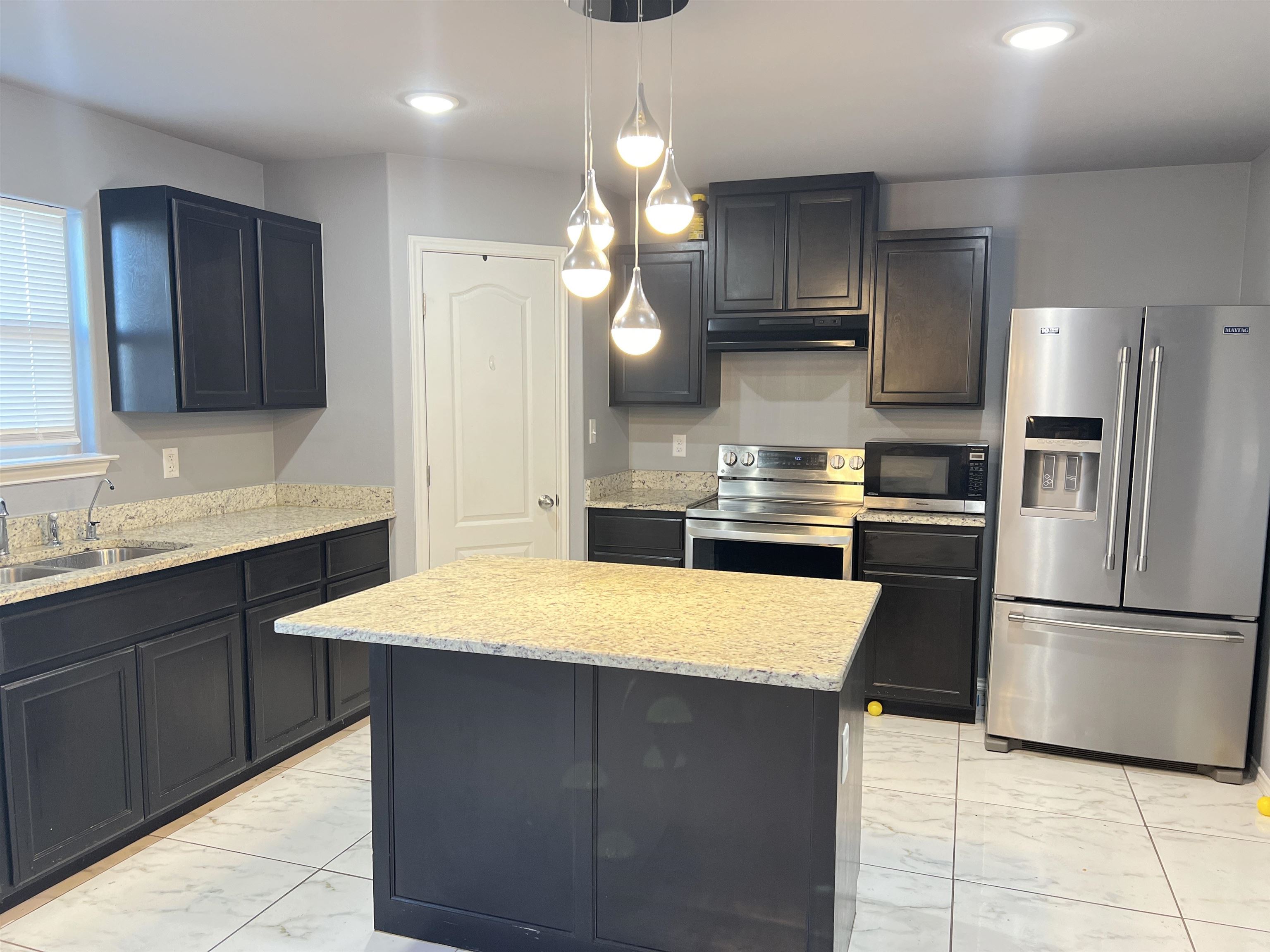 3402 La Terraza Way Property Photo 5