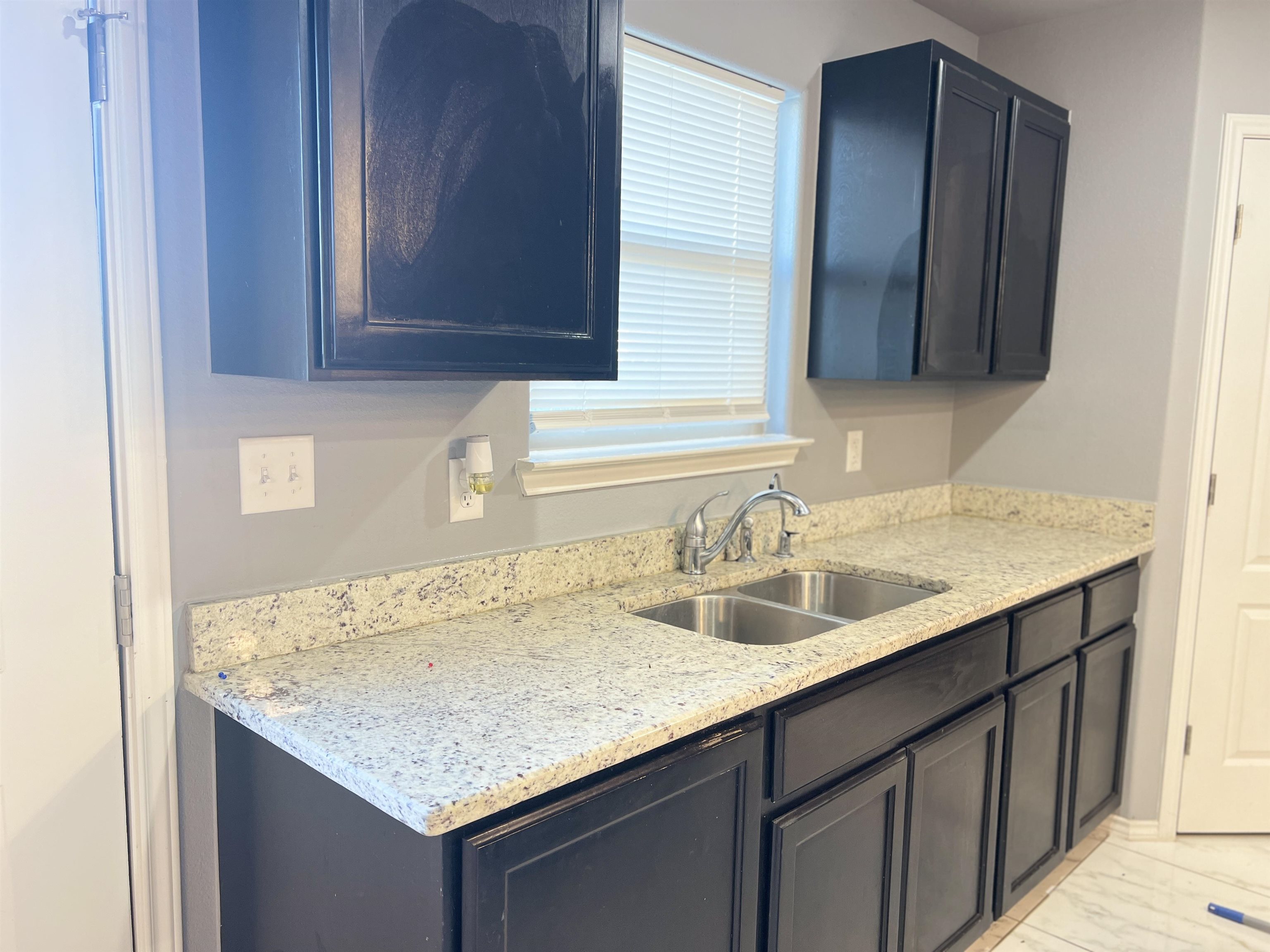 3402 La Terraza Way Property Photo 8