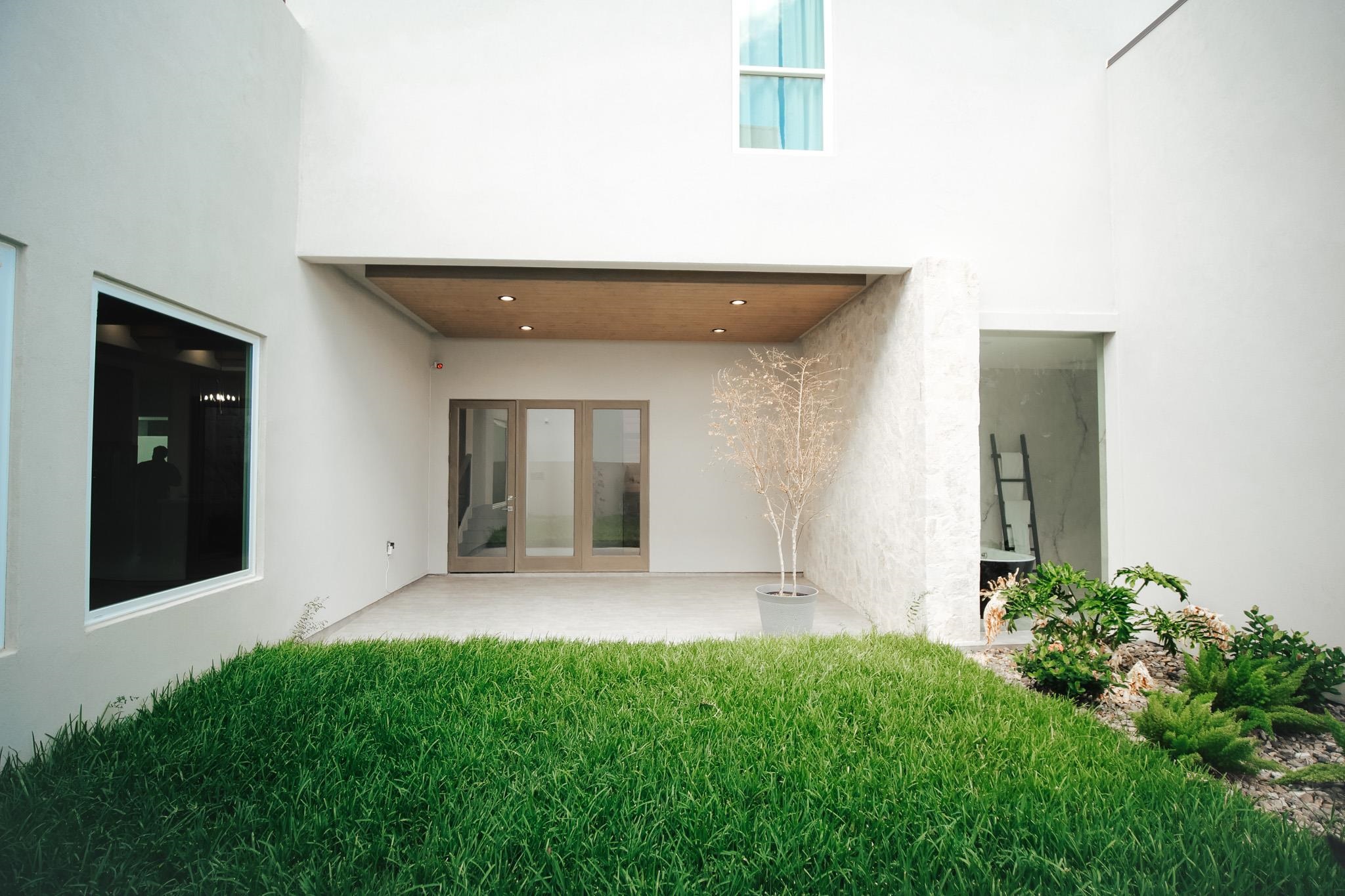 528 Journey Loop Property Photo 4