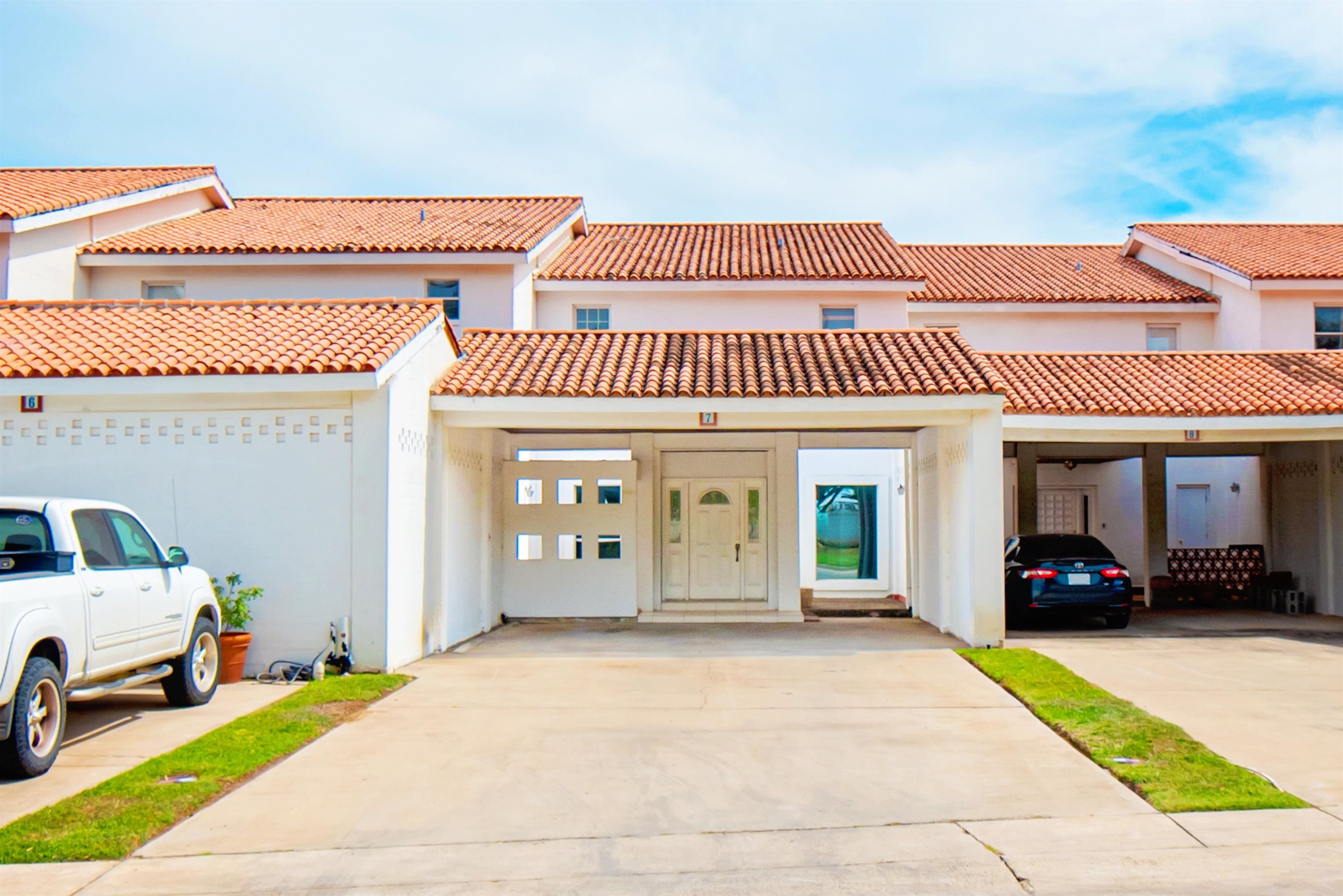 1800 Country Club Dr