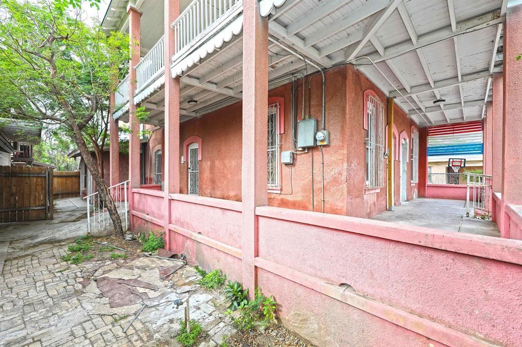 1517 Garcia St Property Photo 3