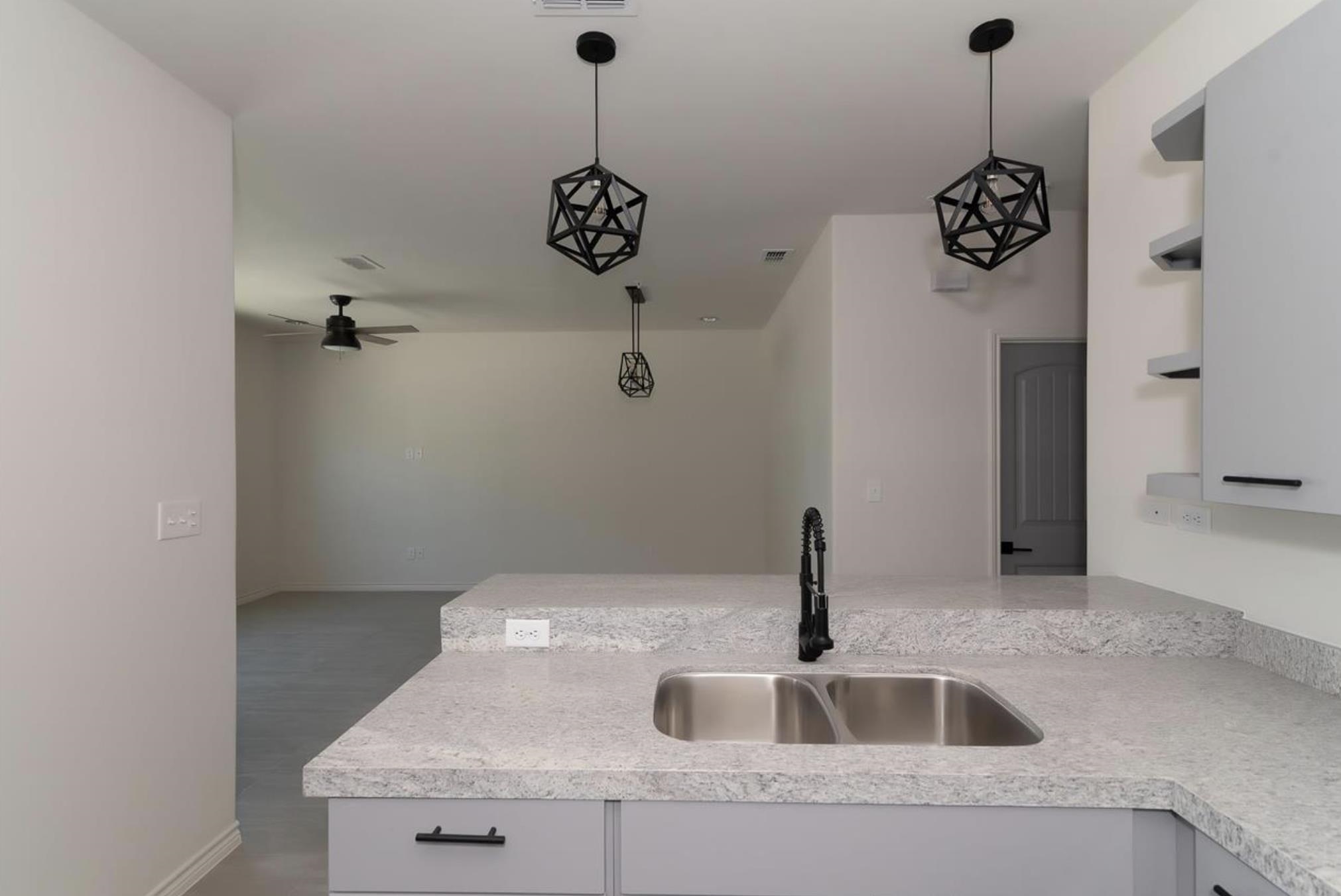 7608 Rocio Dr 15 Property Photo 4