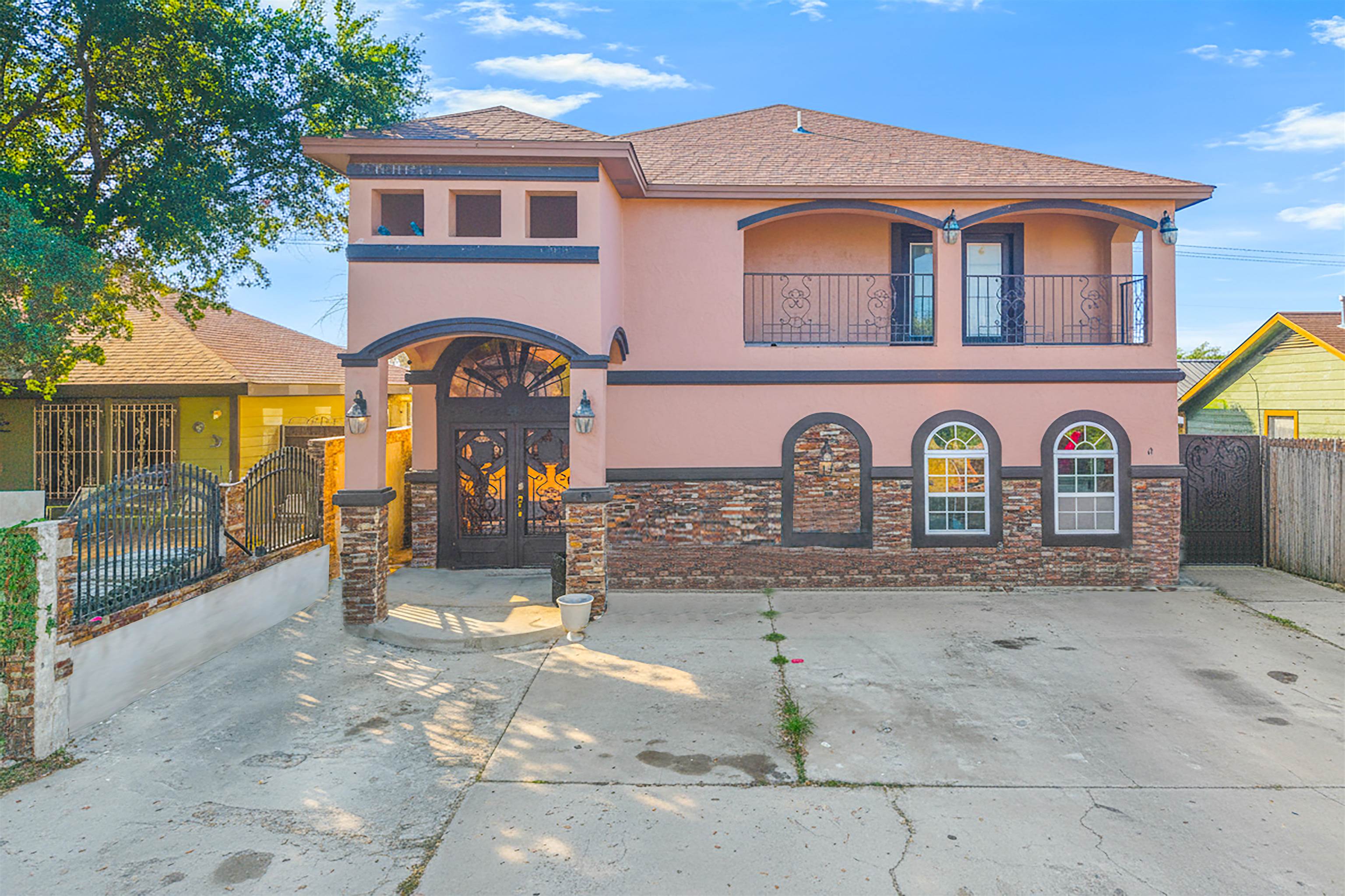 3501 Santa Barbara St Property Photo 1