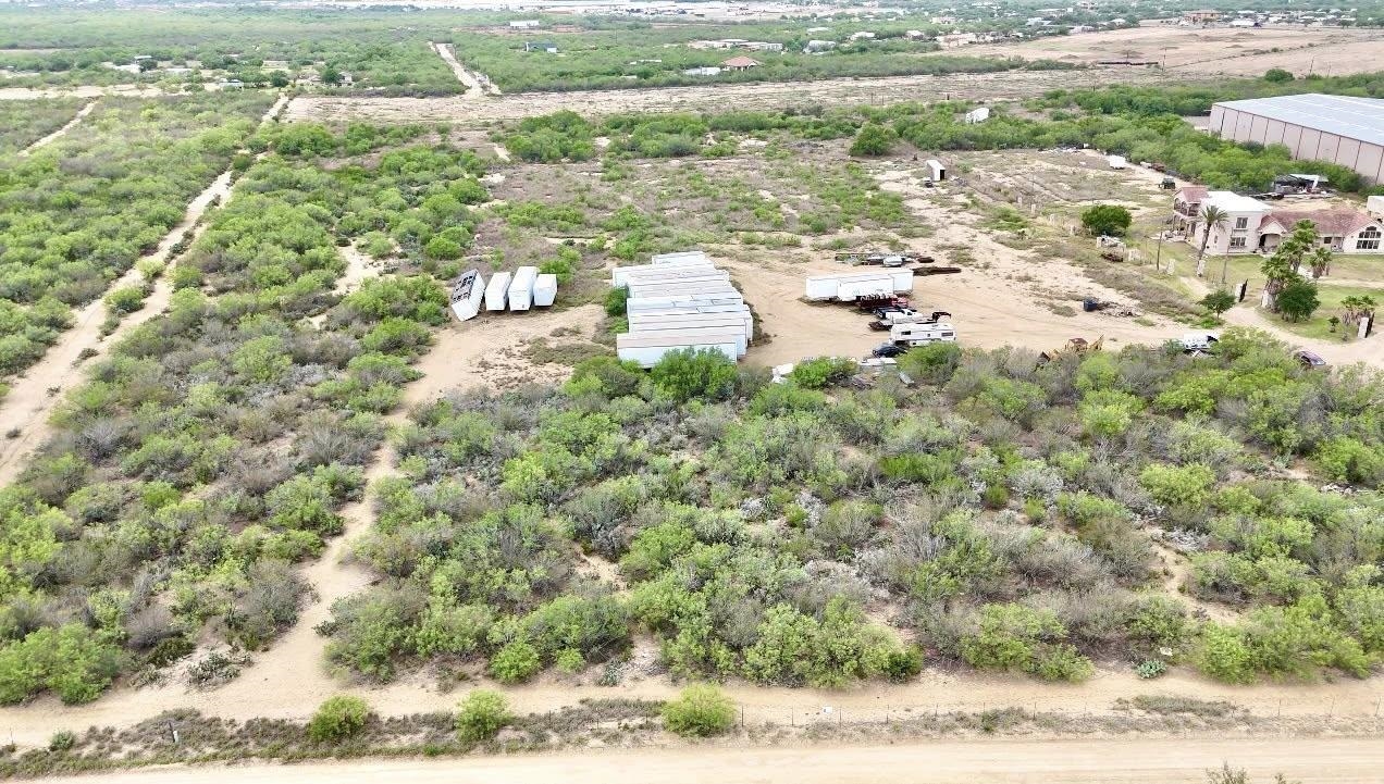 425 N Webb Rd Property Photo 2