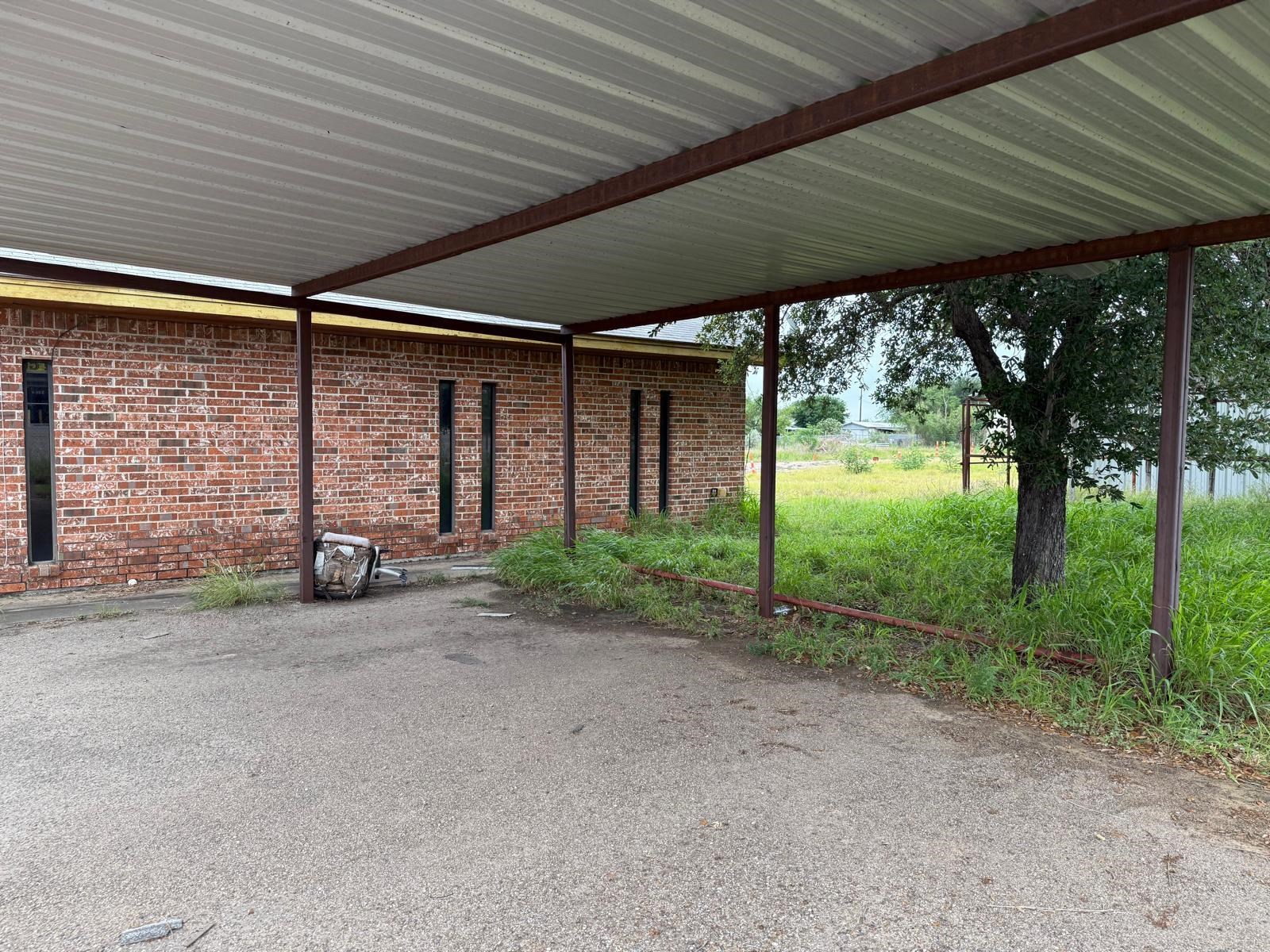 2865 S U.s. Hwy 83 Property Photo 4