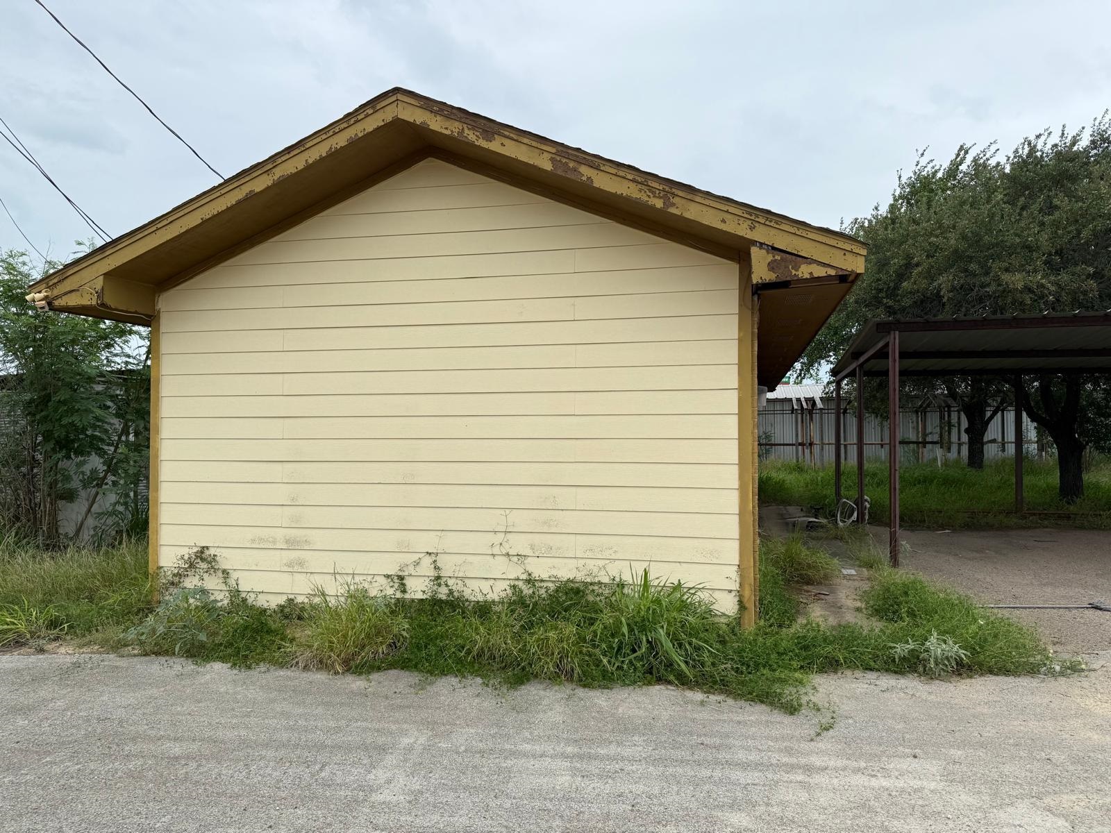 2865 S U.s. Hwy 83 Property Photo 5