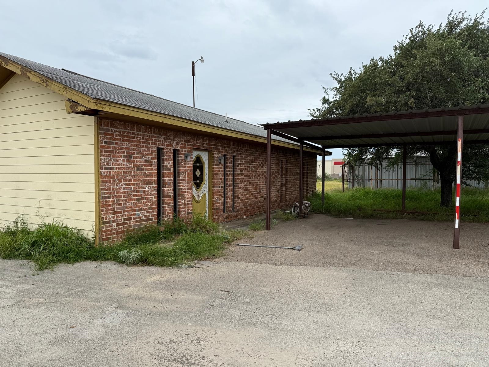 2865 S U.s. Hwy 83 Property Photo 6