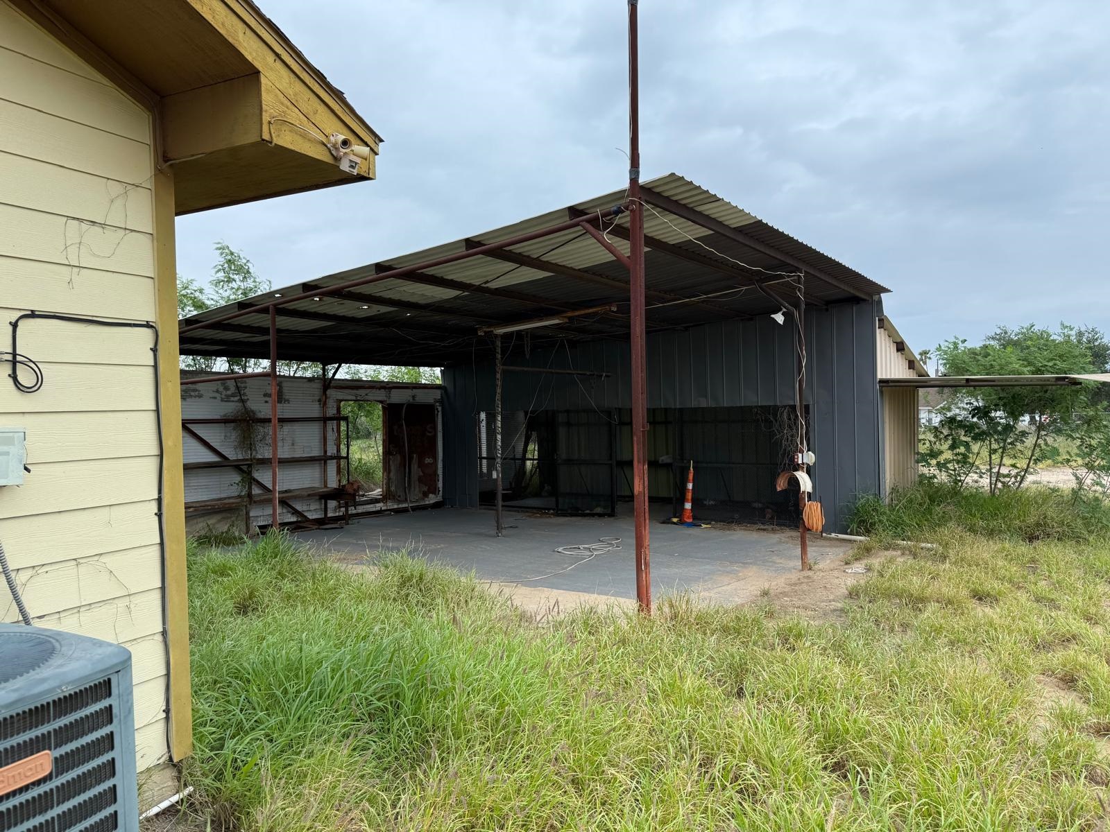 2865 S U.s. Hwy 83 Property Photo 8