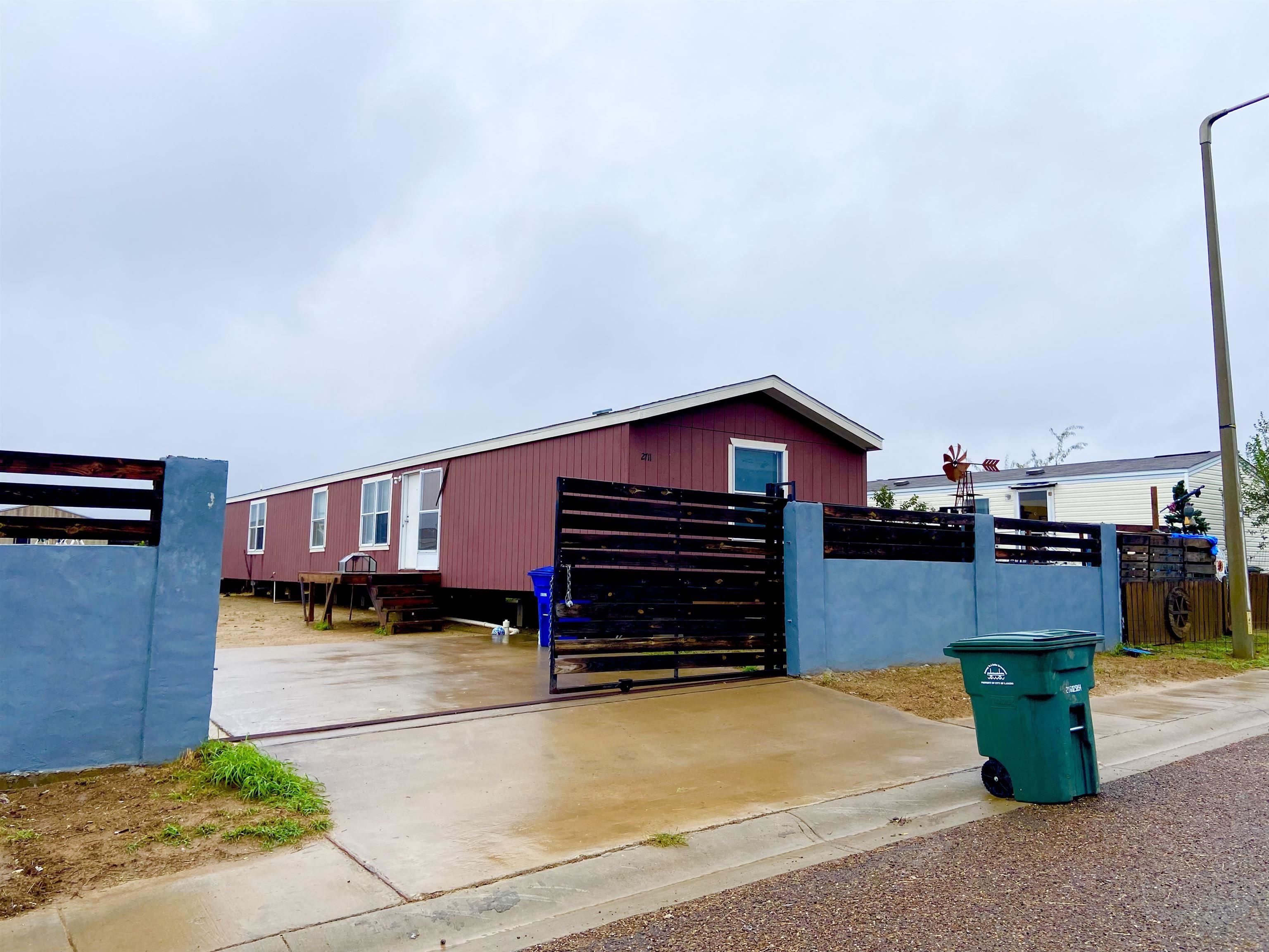 2711 Slowriver Ct Property Photo 1