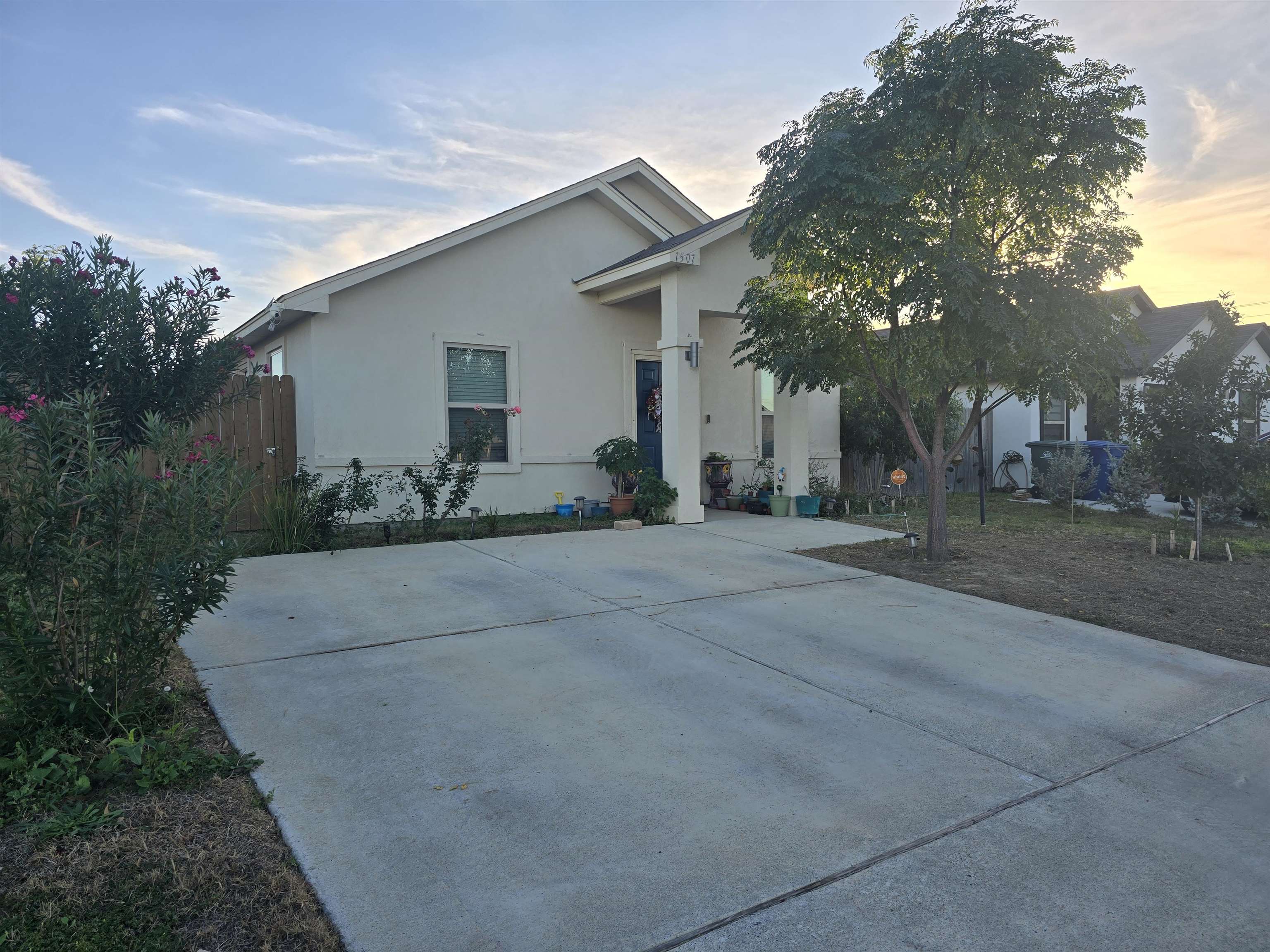 1507 Tesis Dr. Property Photo 4
