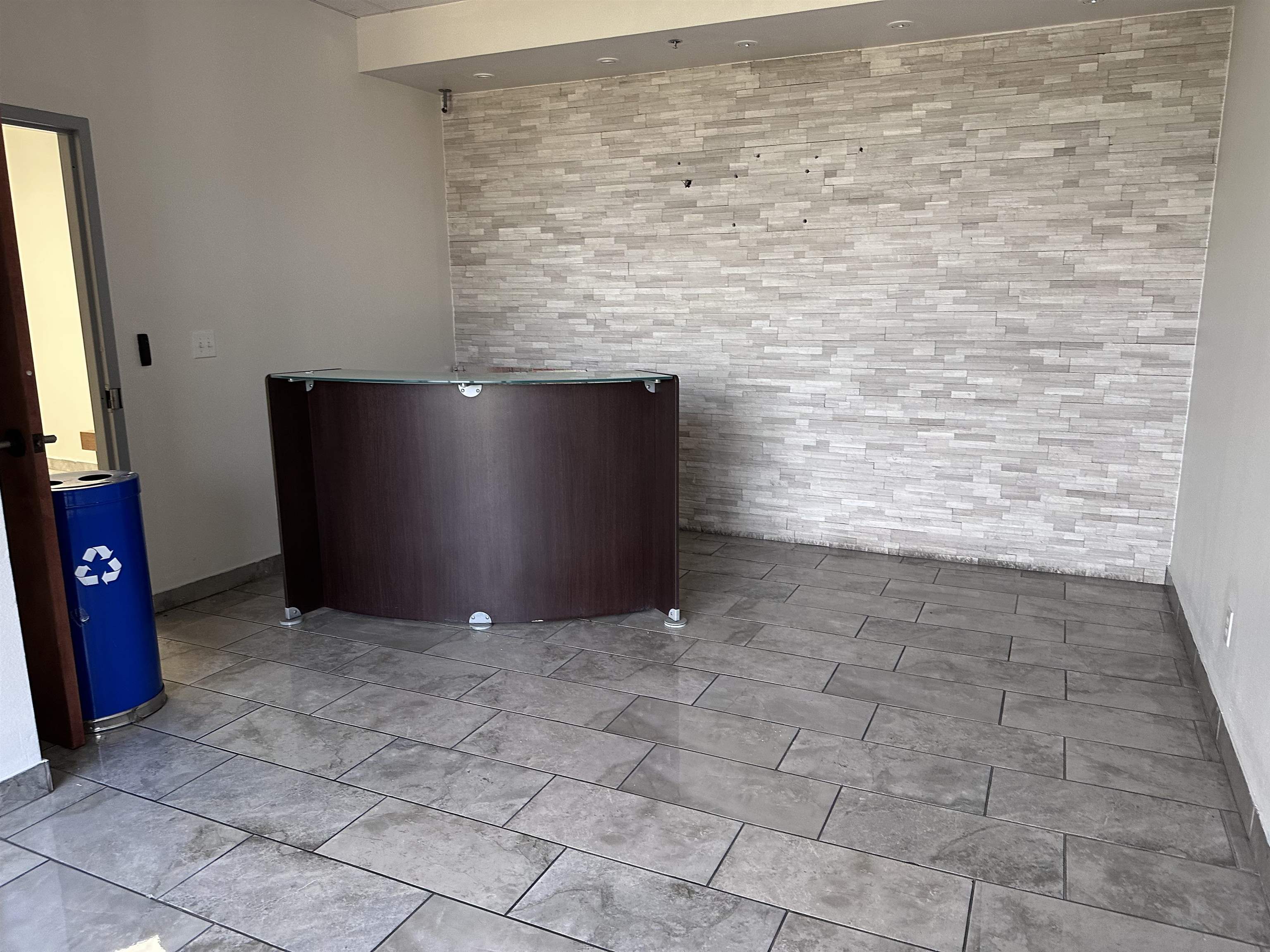 12018 Auburn Rd Property Photo 10
