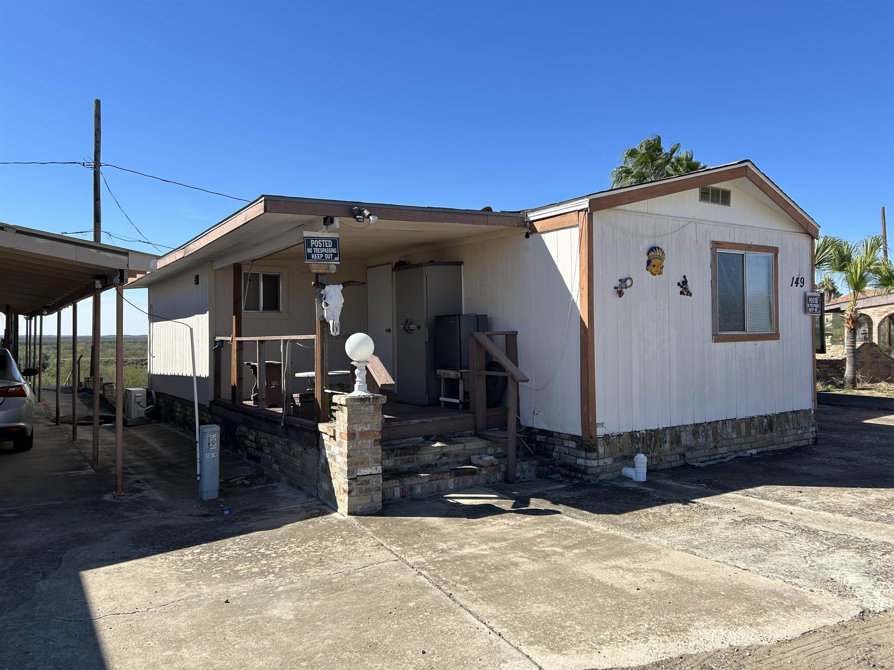 149 Palm Place Property Photo 2