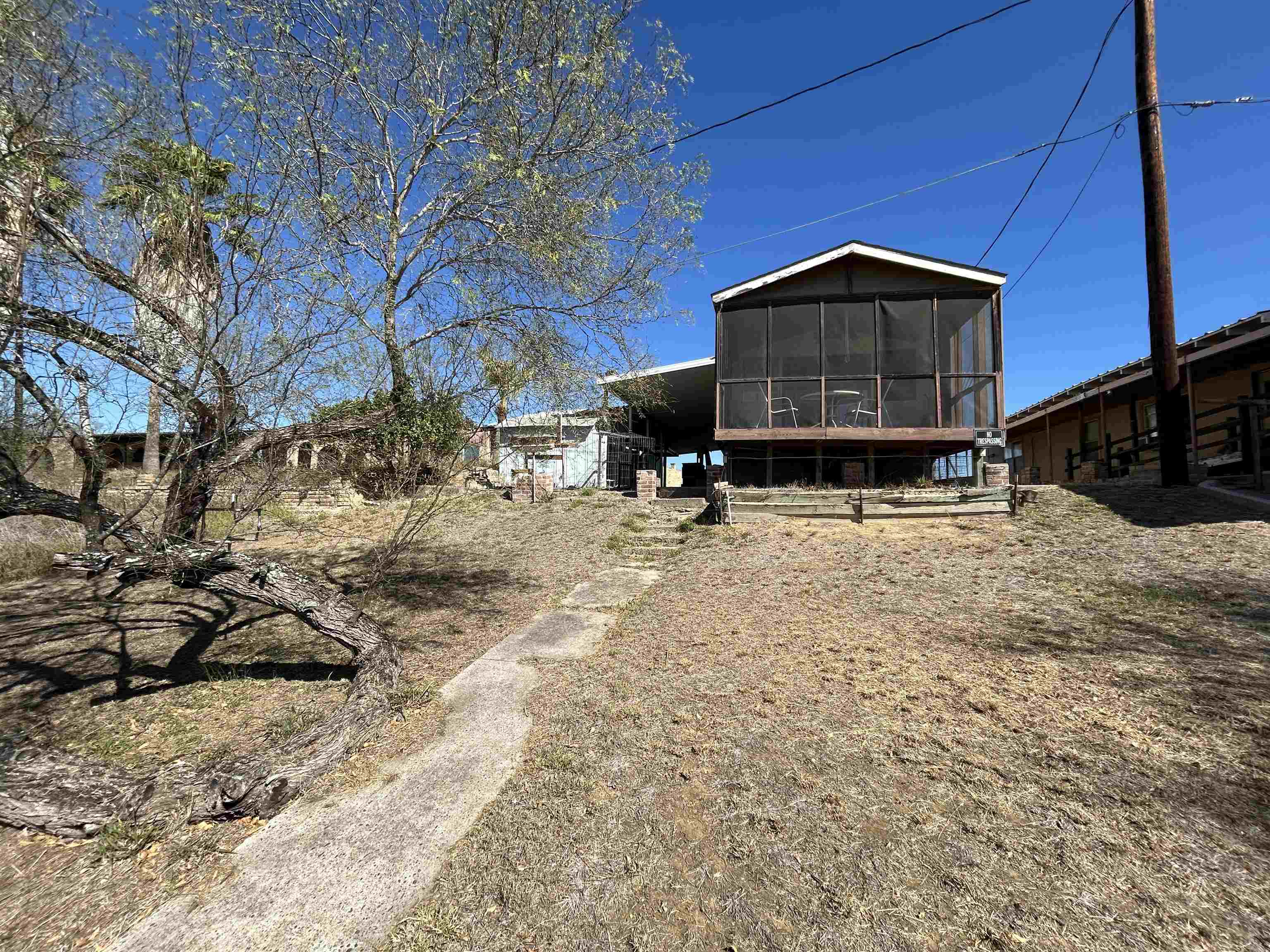149 Palm Place Property Photo 6