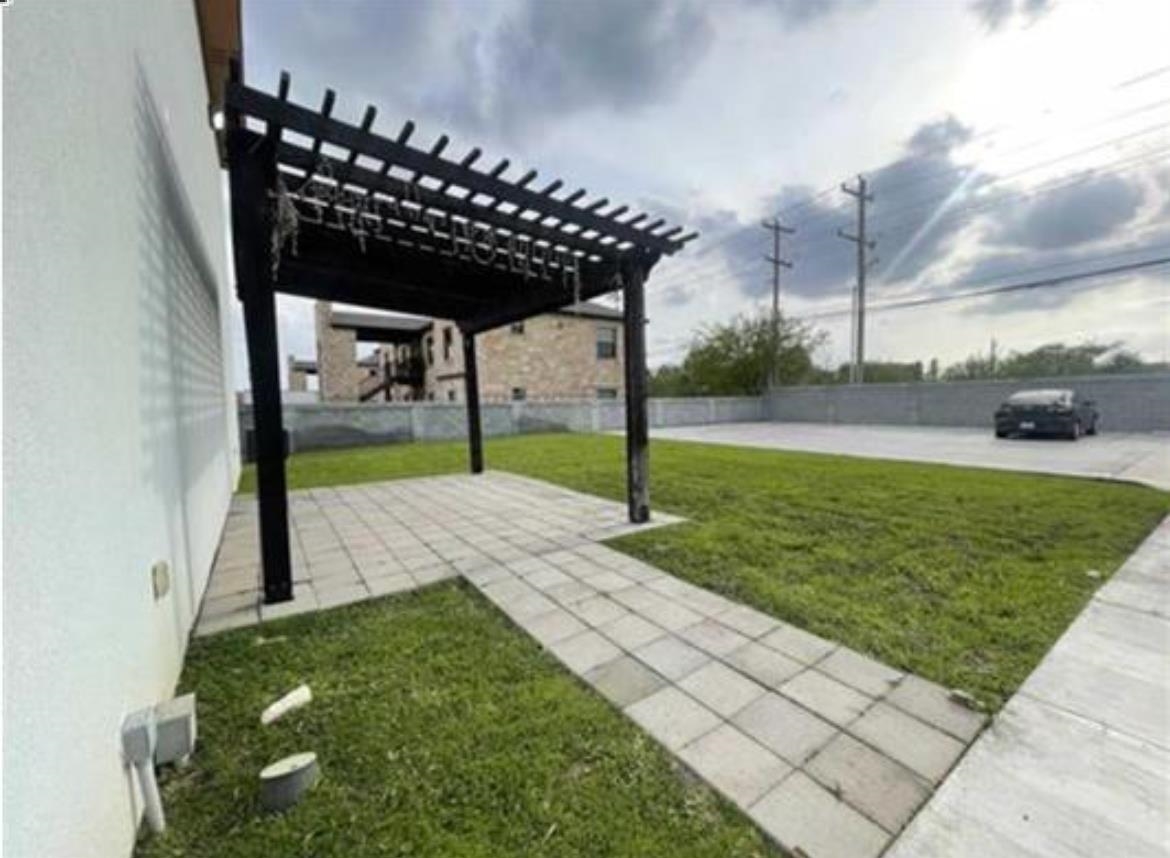 7608 Rocio Dr 3 Property Photo 7