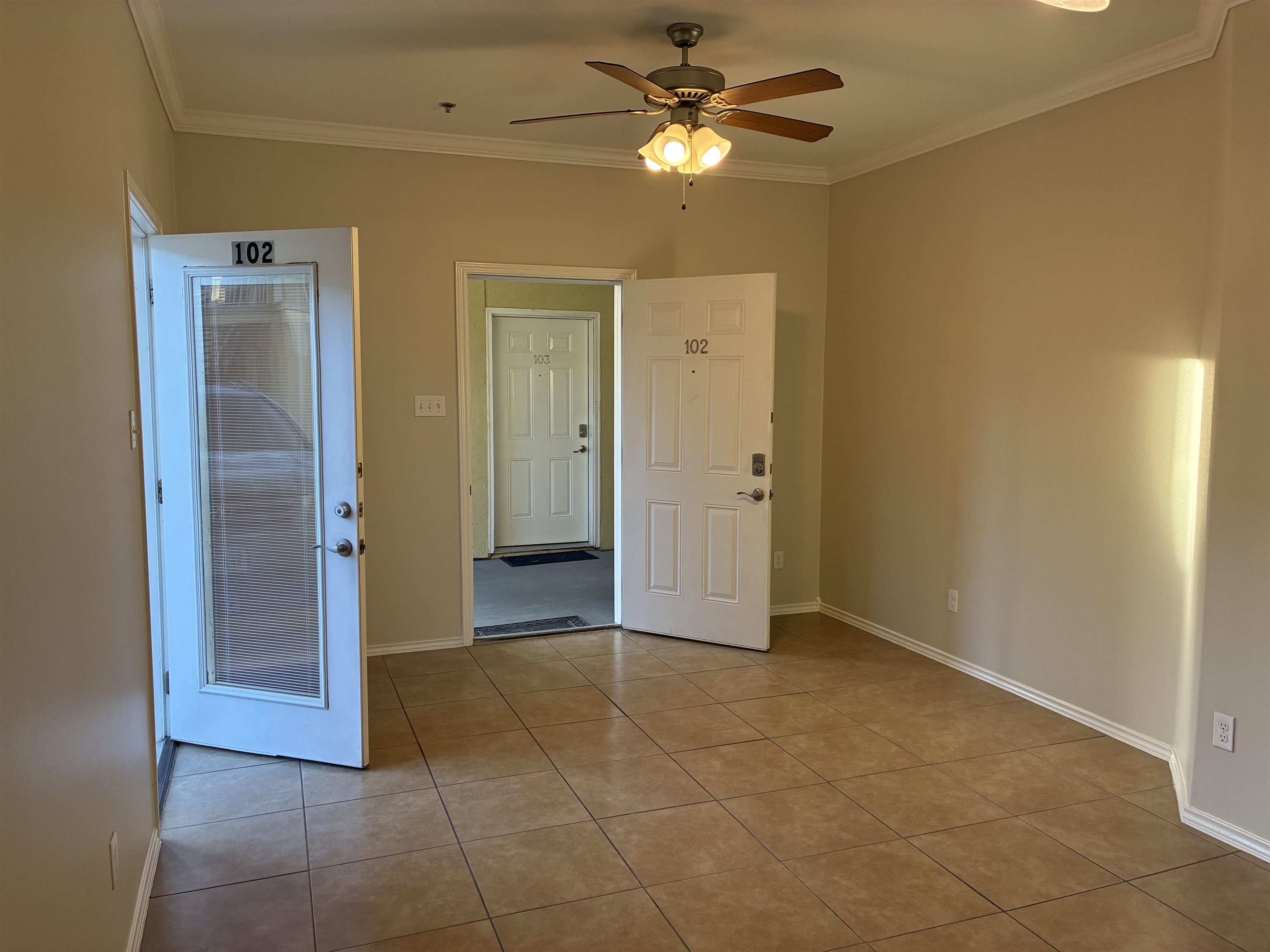 5402 Marcella Ave #102a Property Photo 4