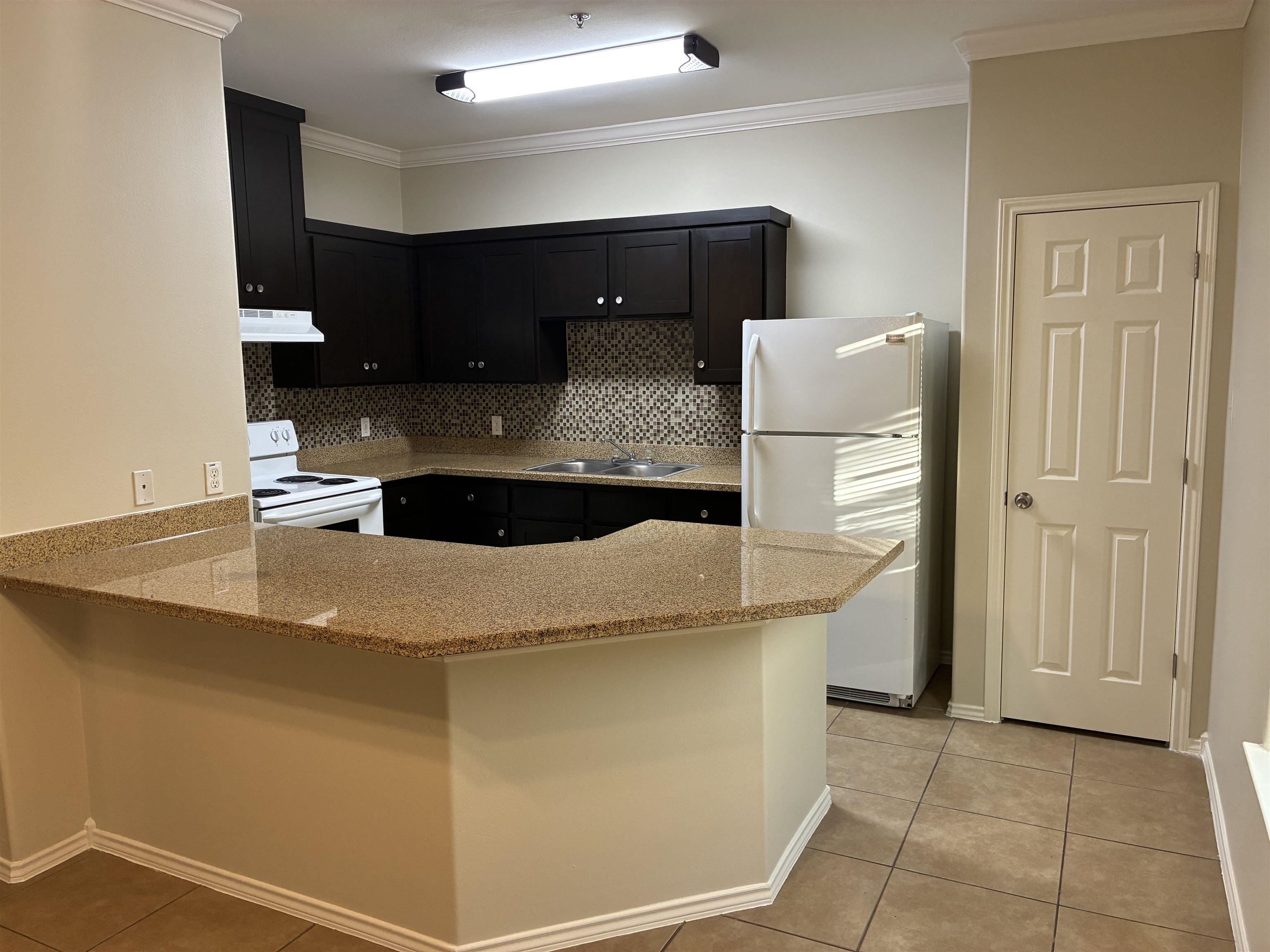 5402 Marcella Ave #102a Property Photo 8