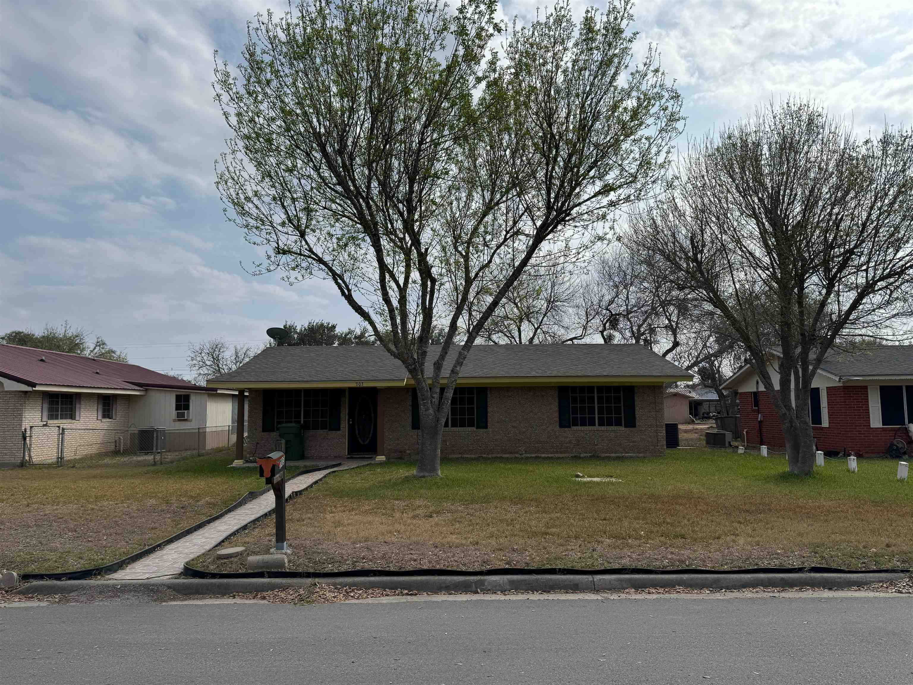 703 W Viggo St Property Photo 1