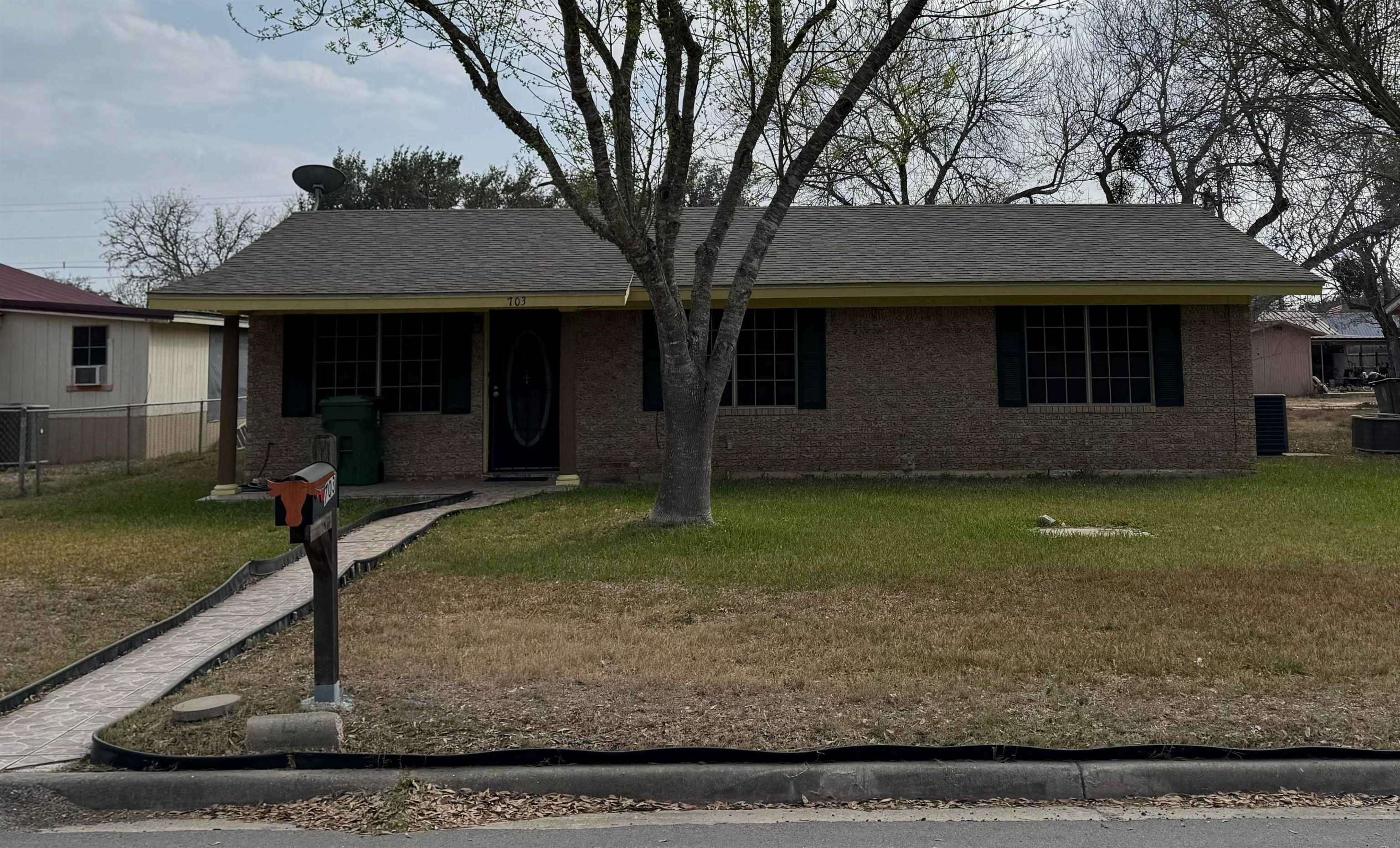 703 W Viggo St Property Photo 2