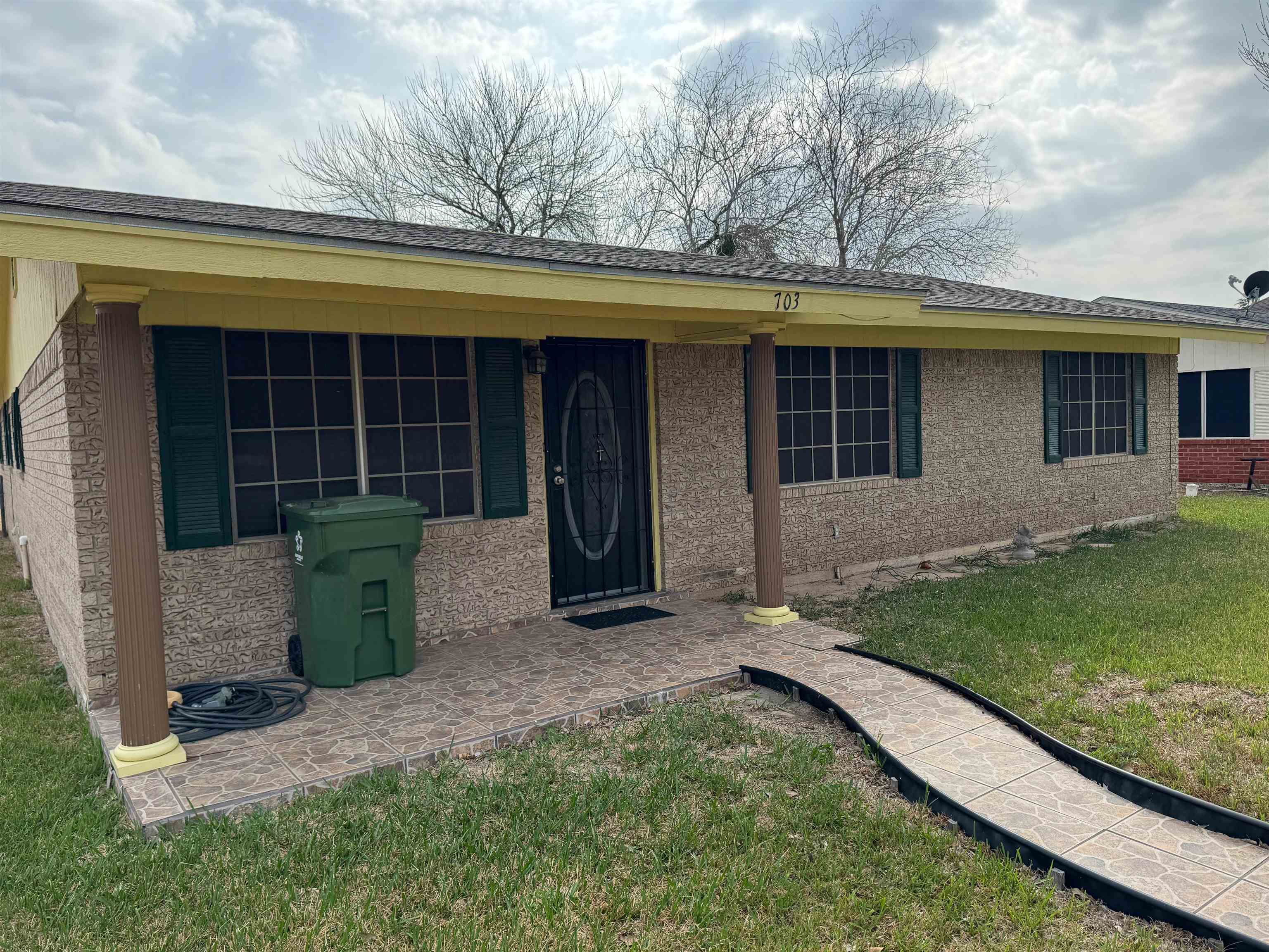 703 W Viggo St Property Photo 3