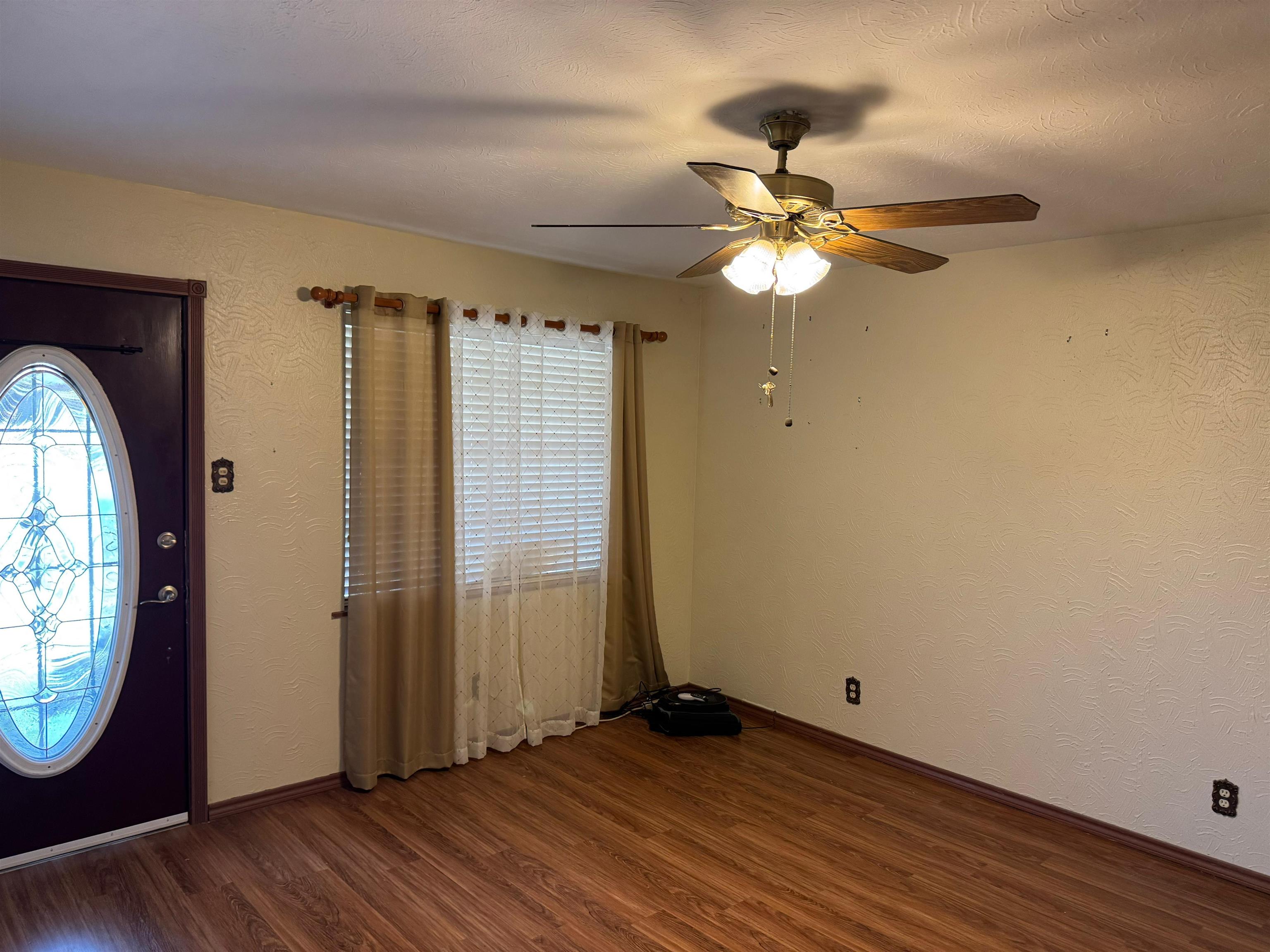 703 W Viggo St Property Photo 4