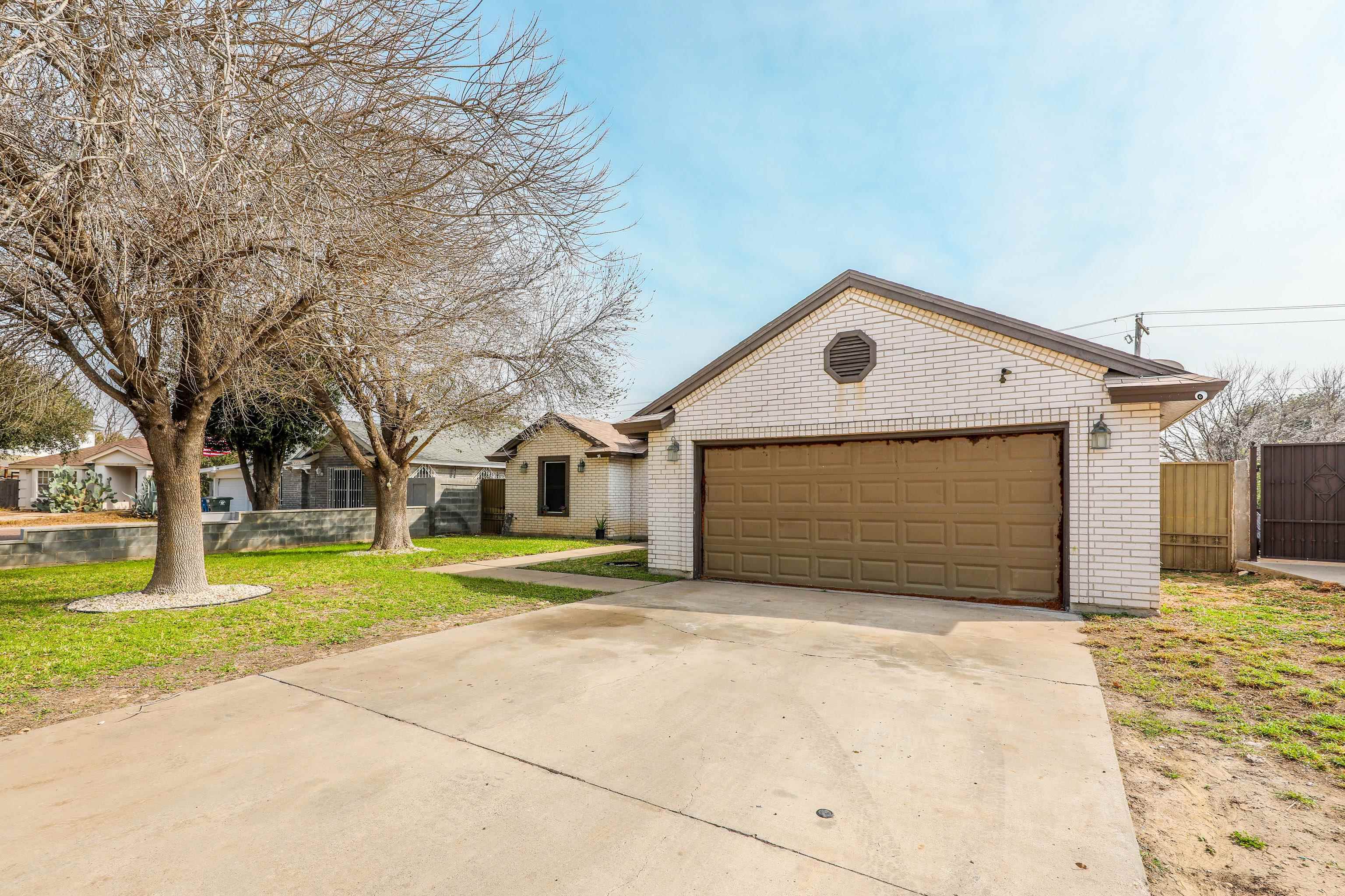 2113 Silverwood Dr Property Photo 1