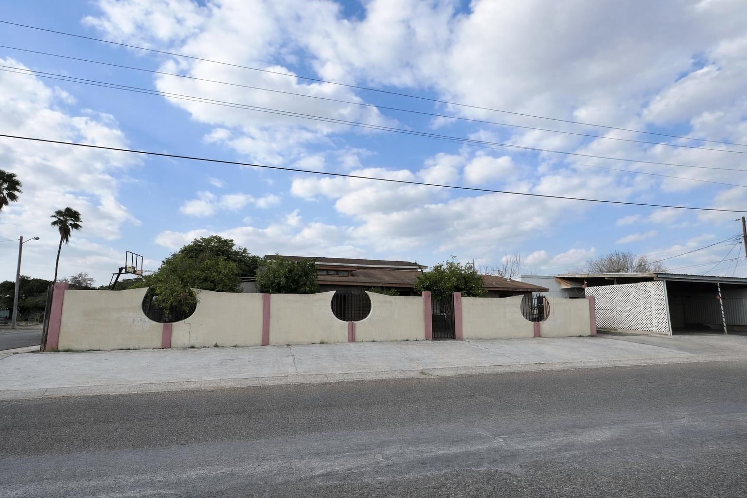 1702 Elm St Property Photo 4