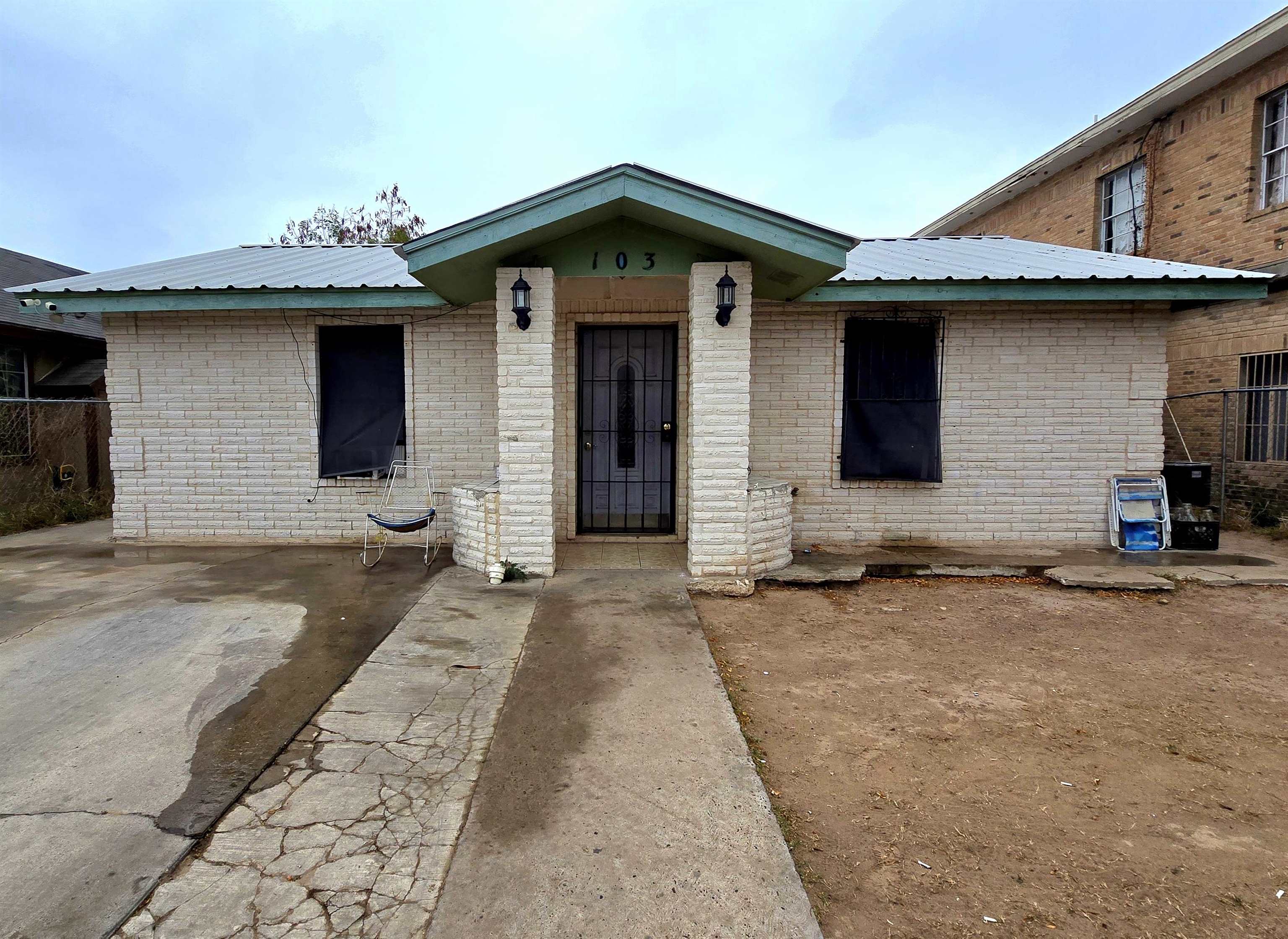 103 Malaga Dr Property Photo 1
