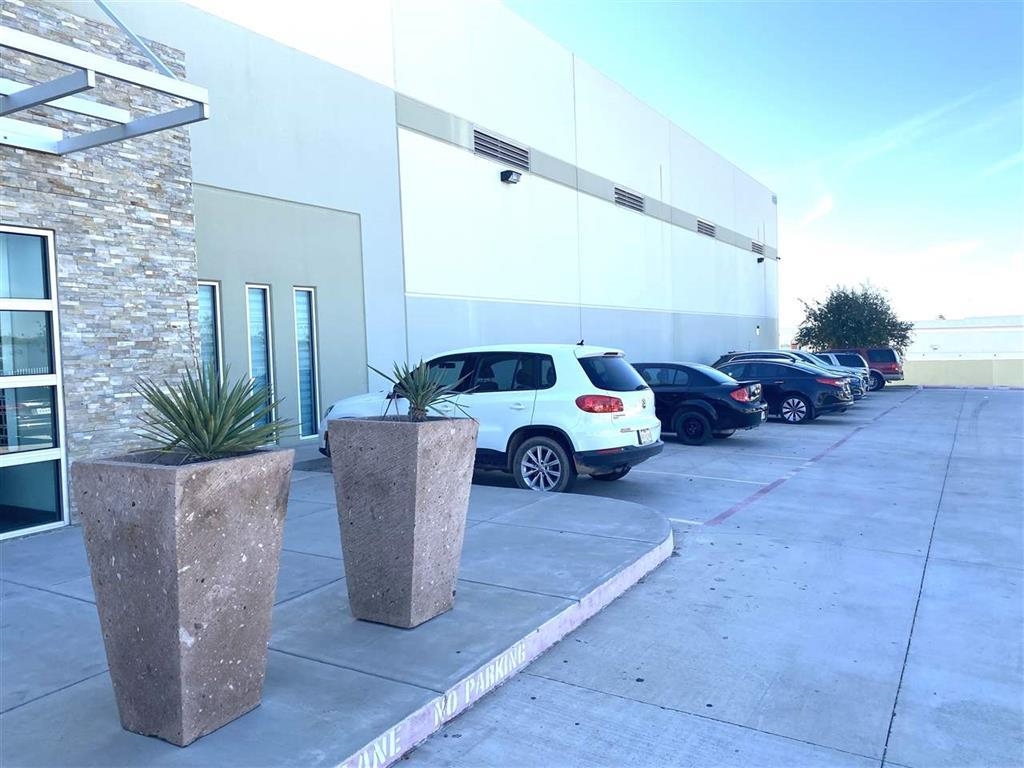 405 Logistic Dr Property Photo 8