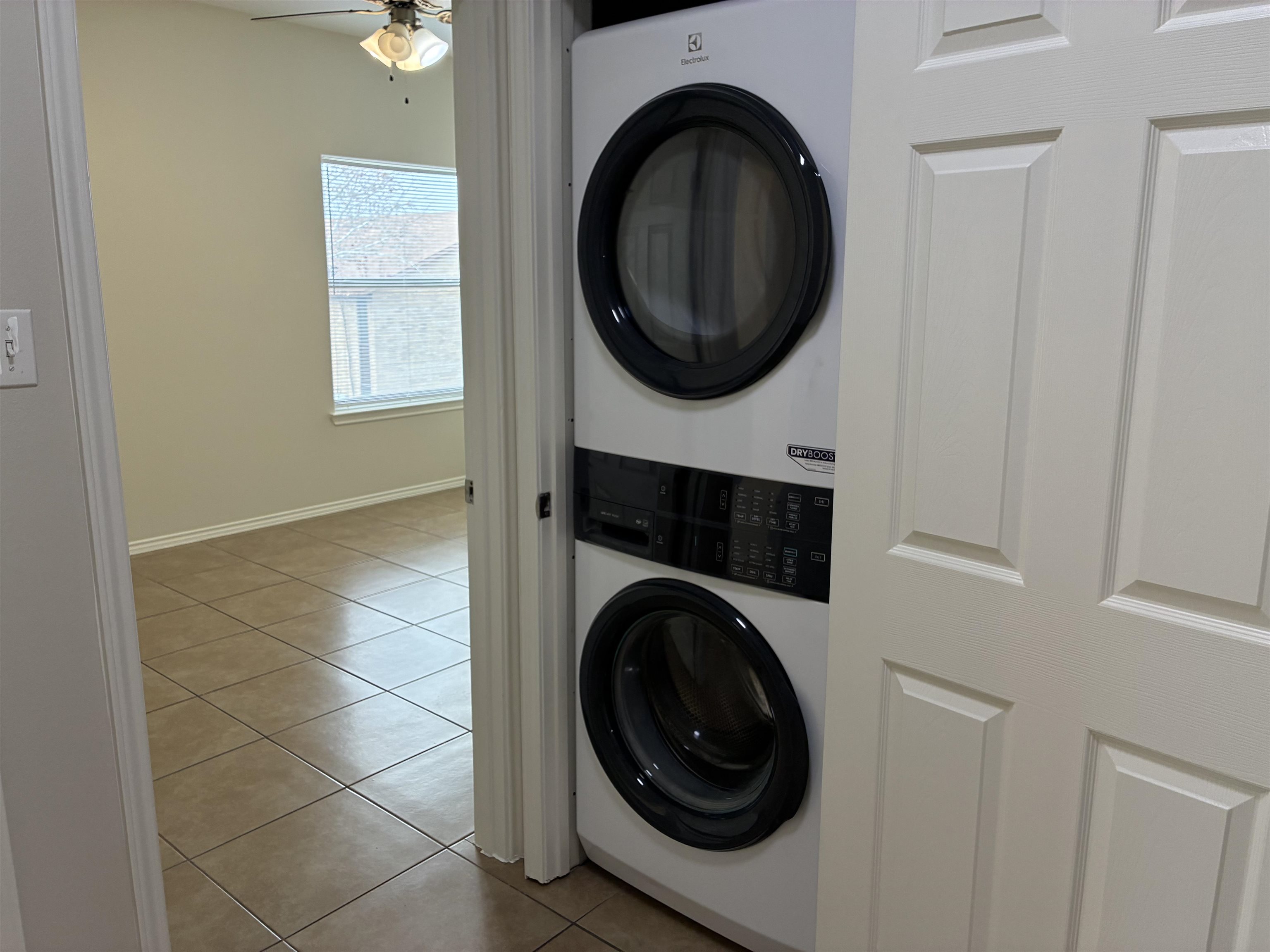 5402 Marcella Ave #209b Property Photo 12