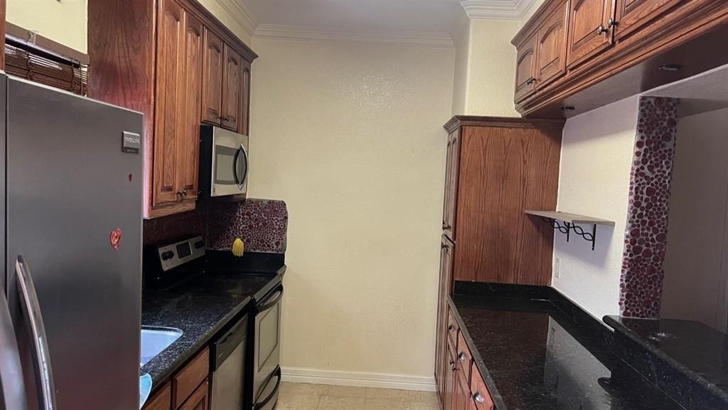 1609 Saldana Ave 327 Property Photo 4