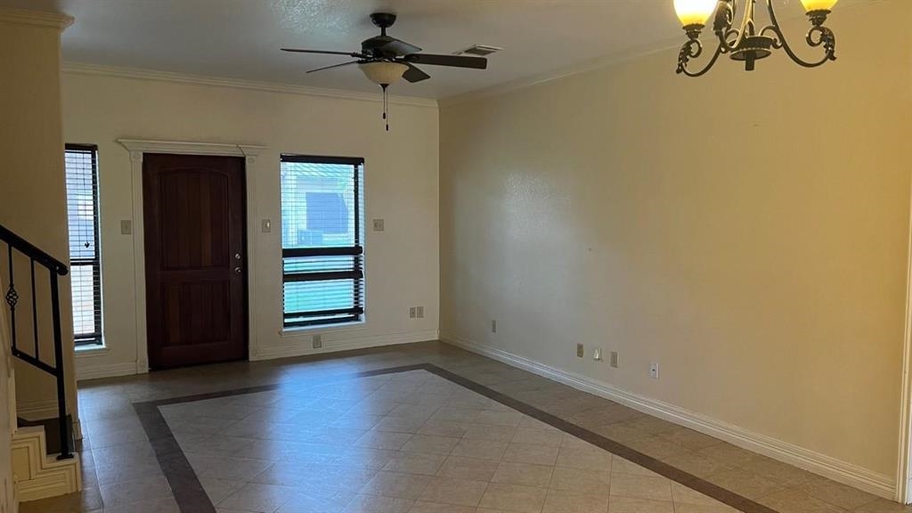 1609 Saldana Ave 327 Property Photo 6