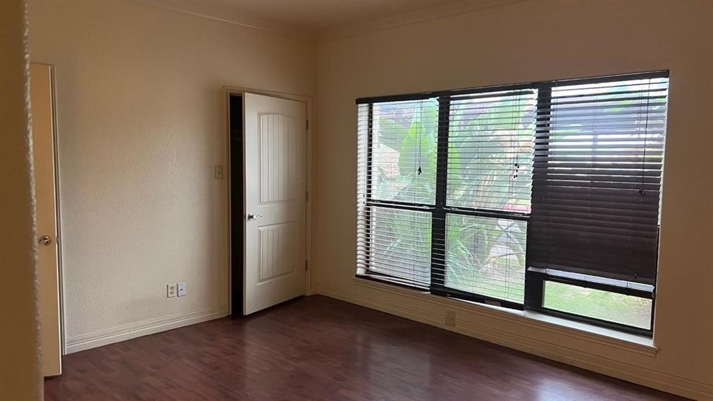 1609 Saldana Ave 327 Property Photo 9