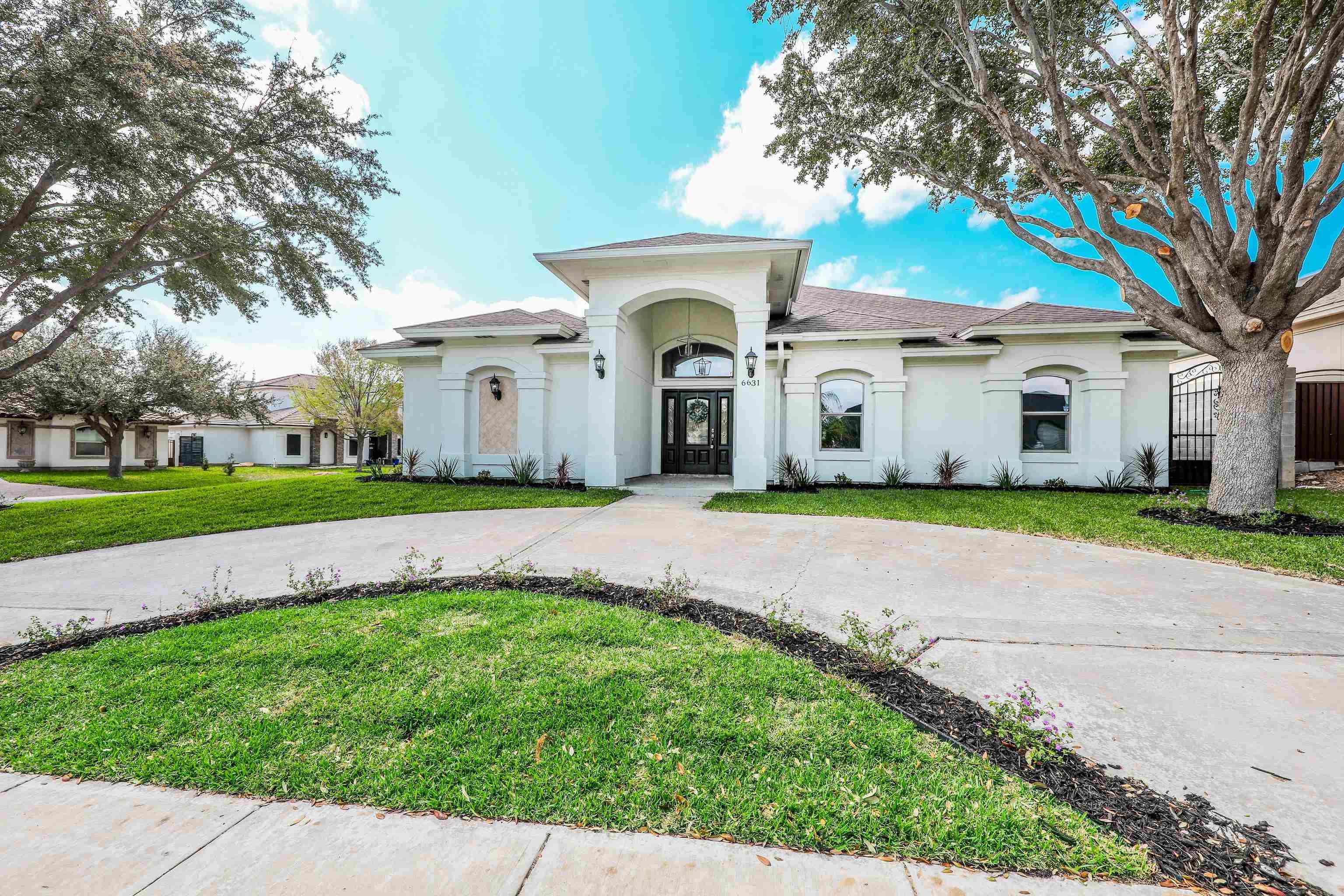 6631 Grande Bay Dr Property Photo 1