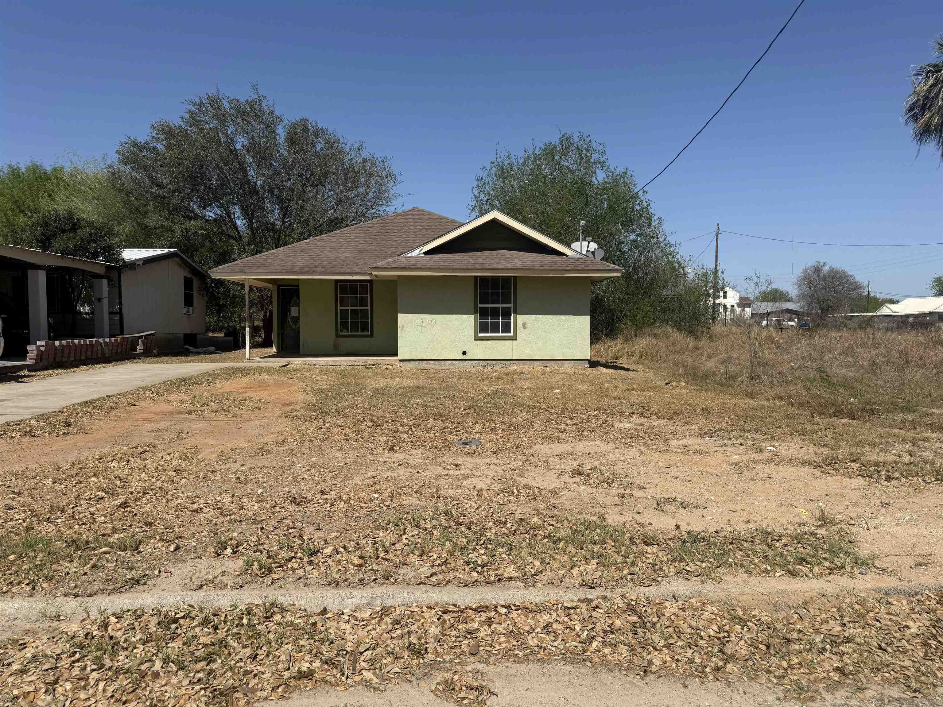 410 E Amada St