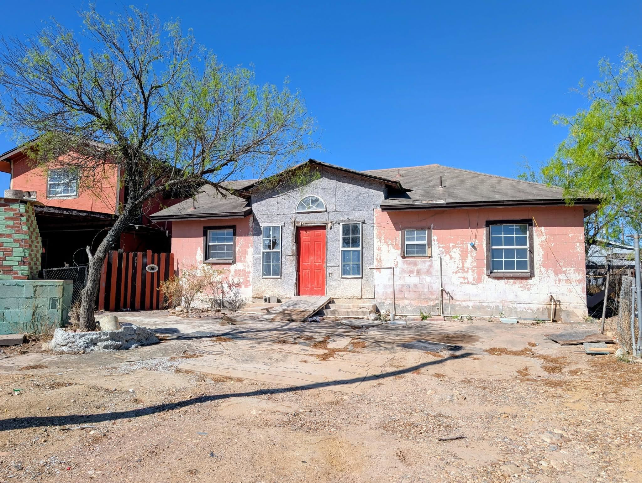 222 Barrera Rd Property Photo 2