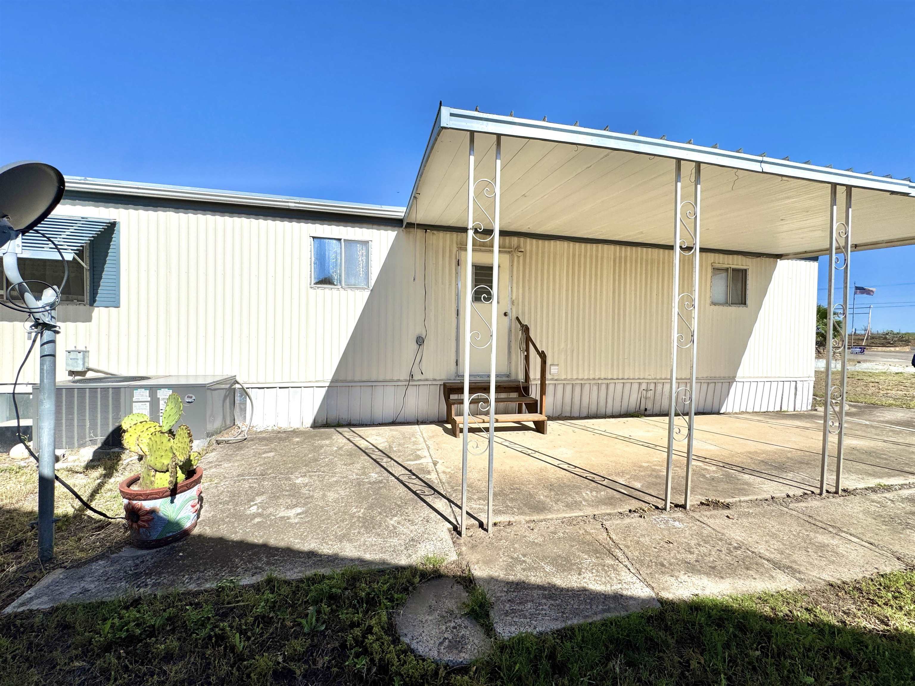 102 Blossum Blvd. Property Photo 3