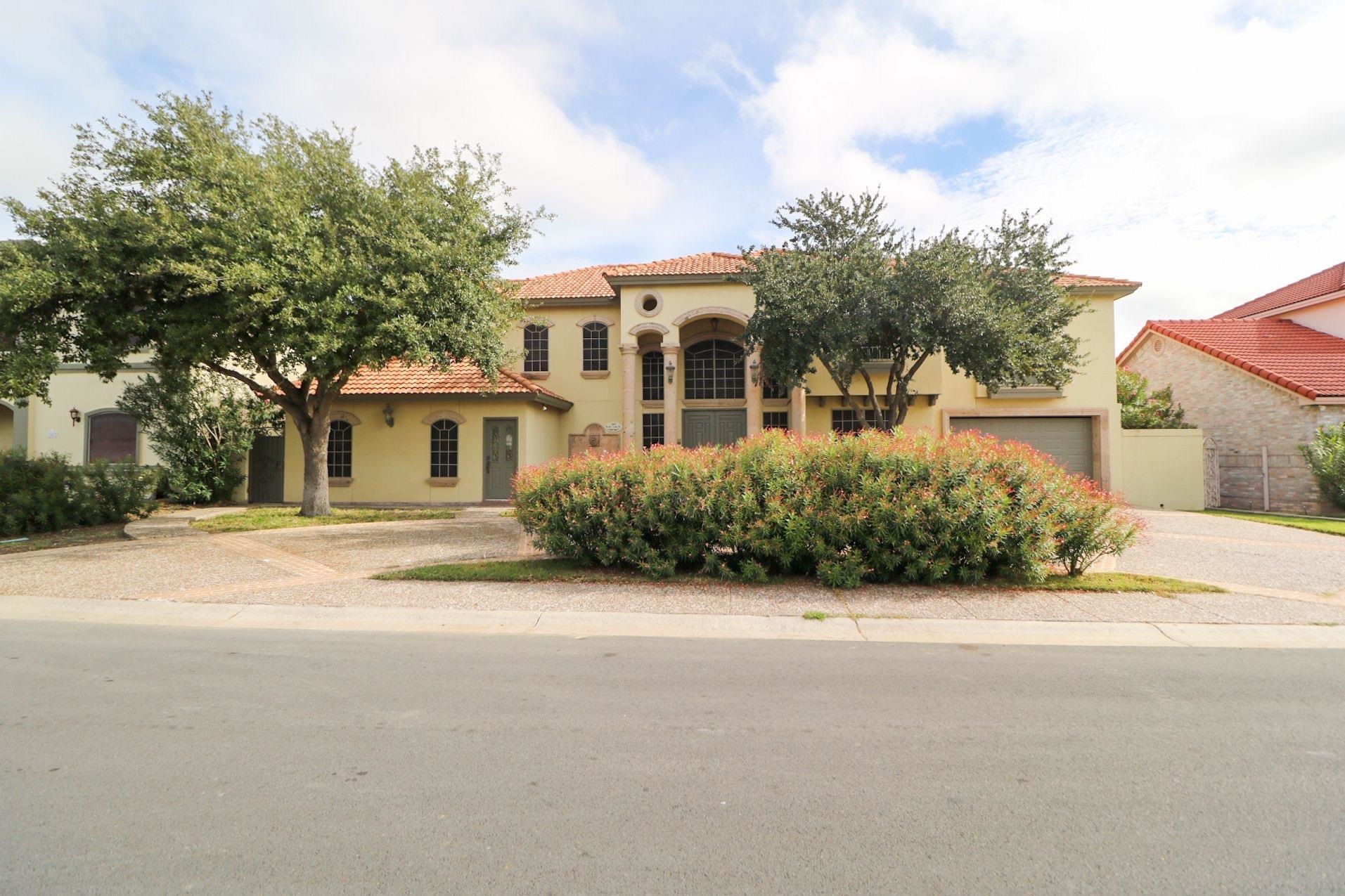 208 Crater Lake Dr Property Photo 1
