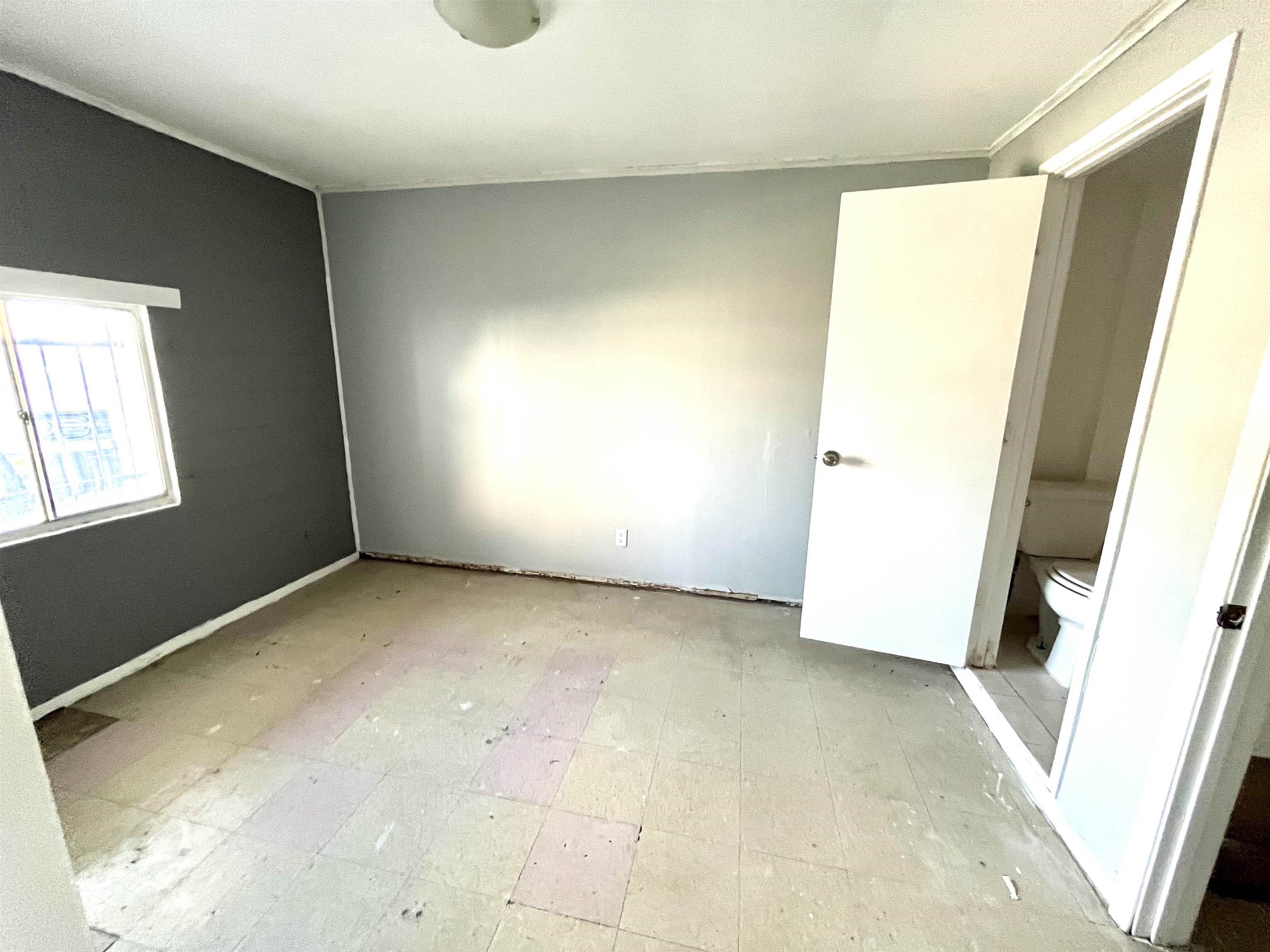 1619 Convent Ave Property Photo 9