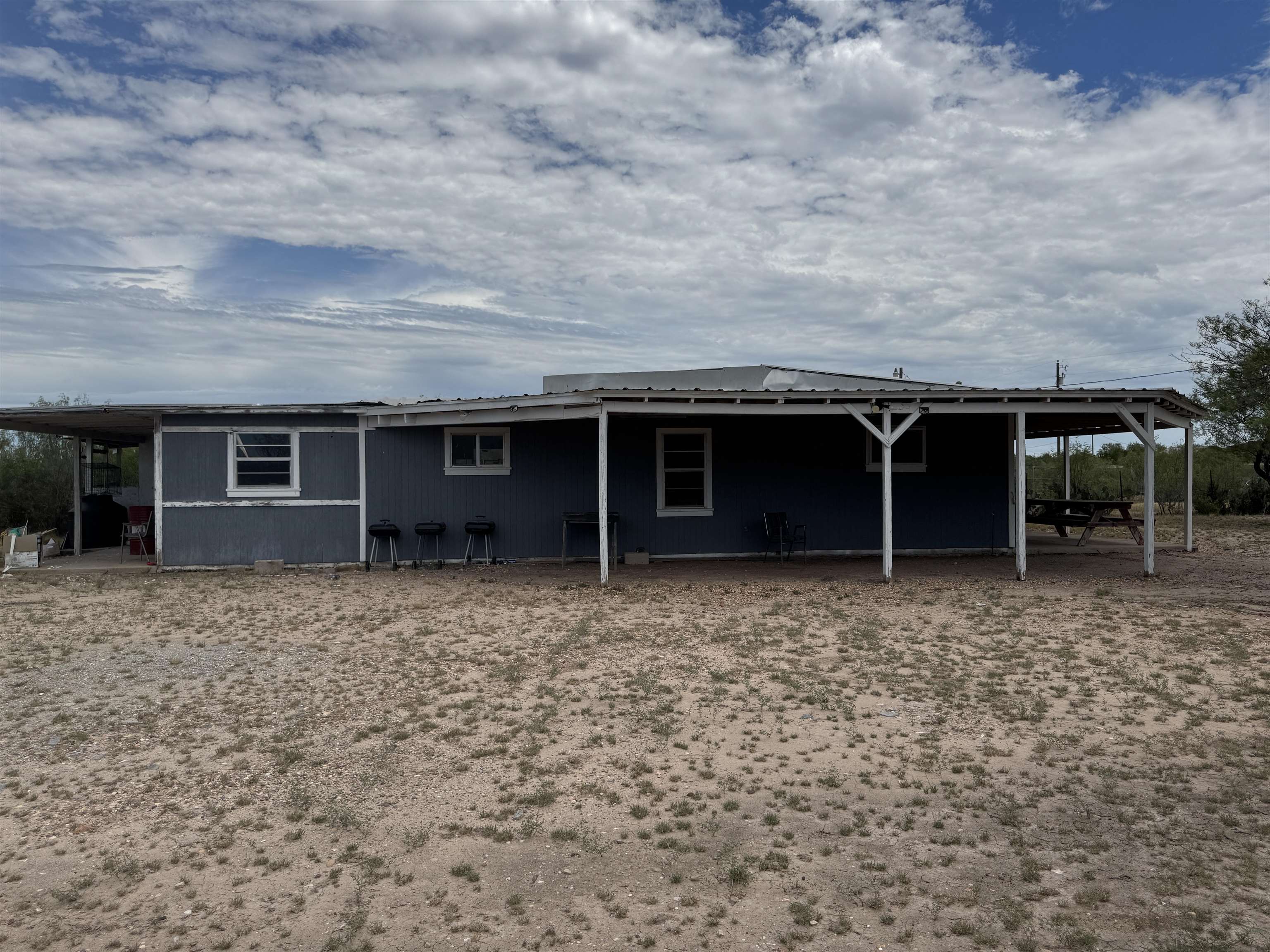 311 Los Arcos Rd. Property Photo 1