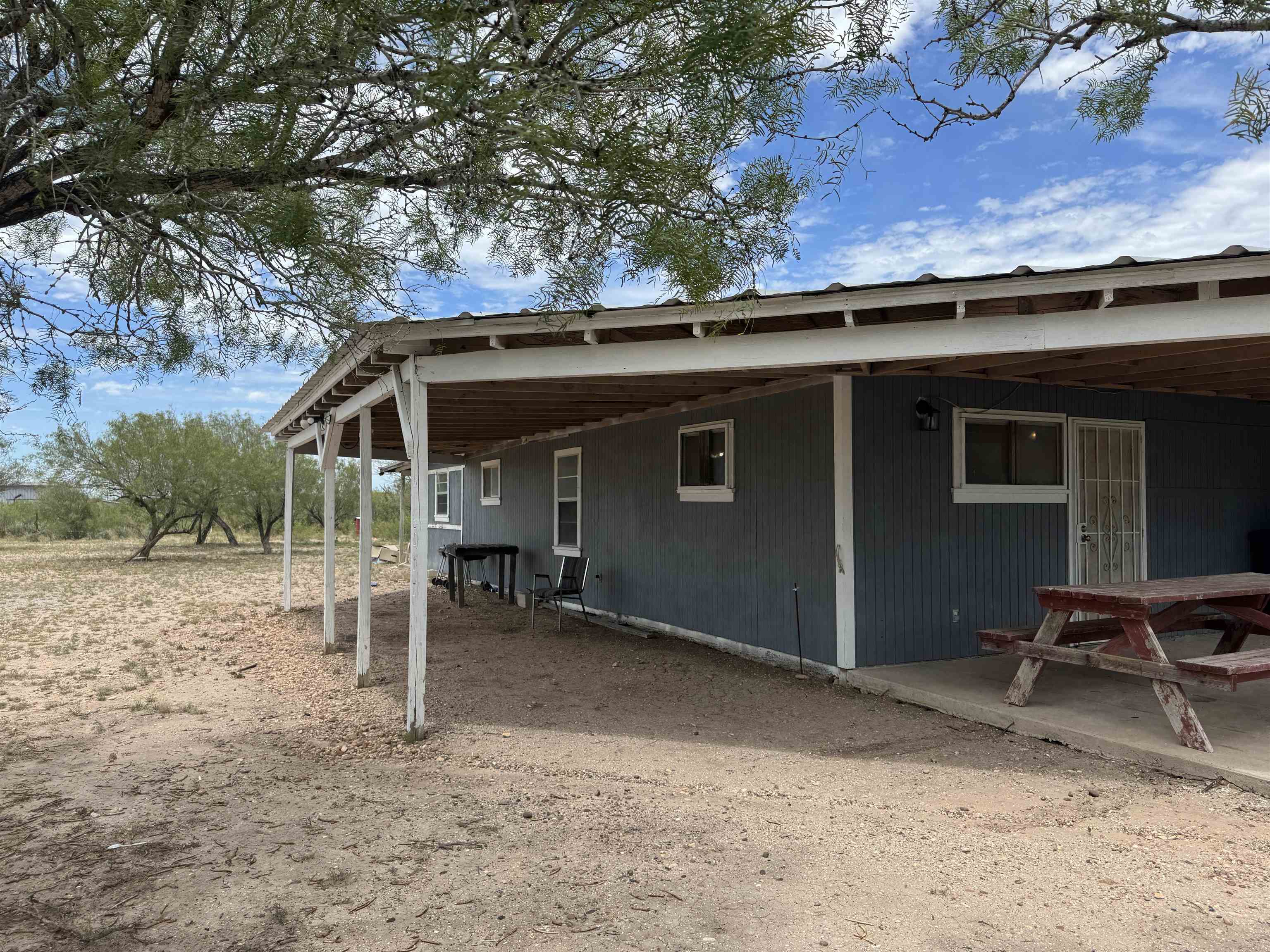 311 Los Arcos Rd. Property Photo 6